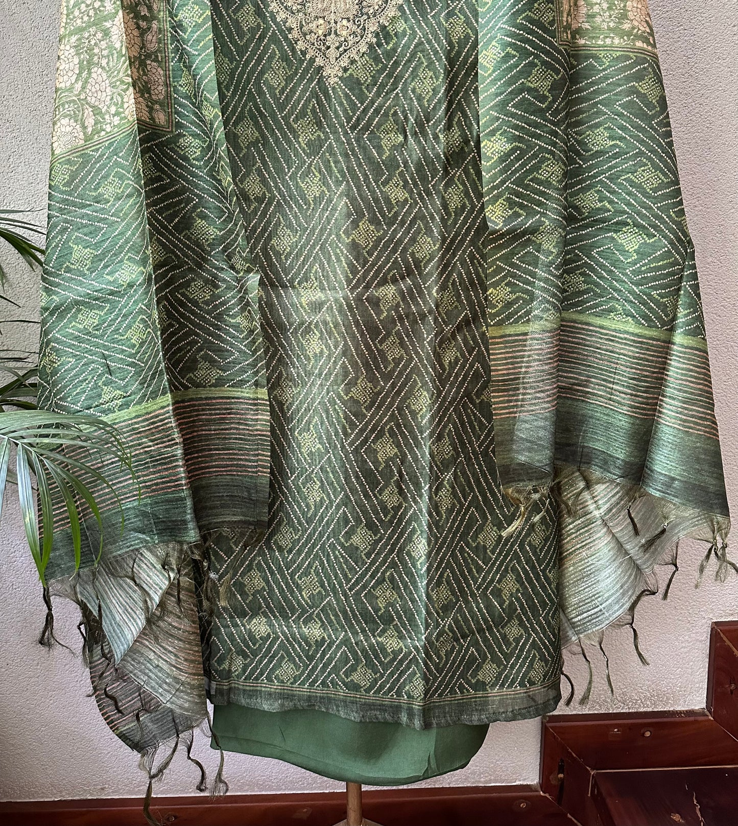 KREENA SEMI STITCHED SUIT SET