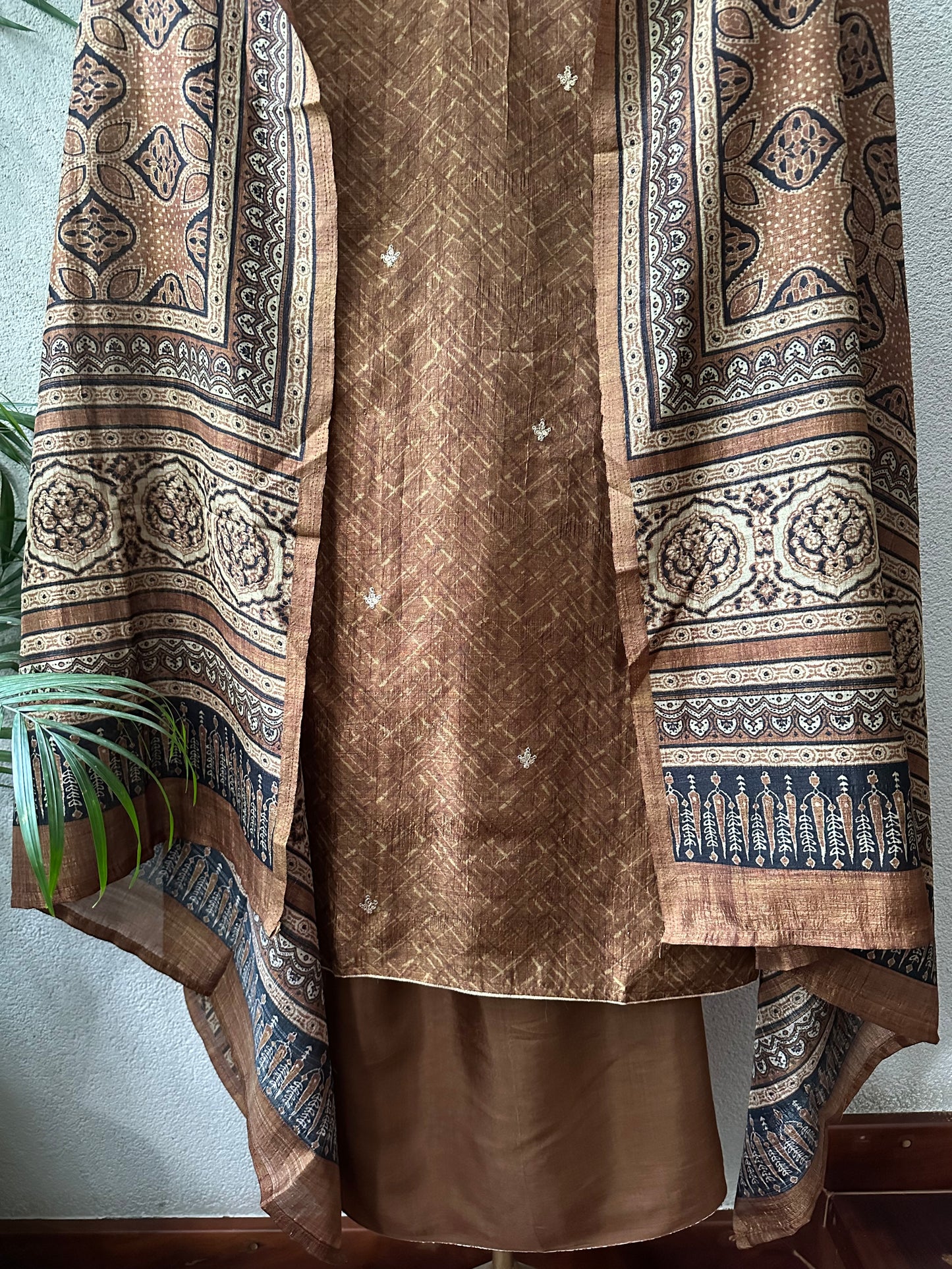 MAHIRA SEMI STITCHED SUIT SET