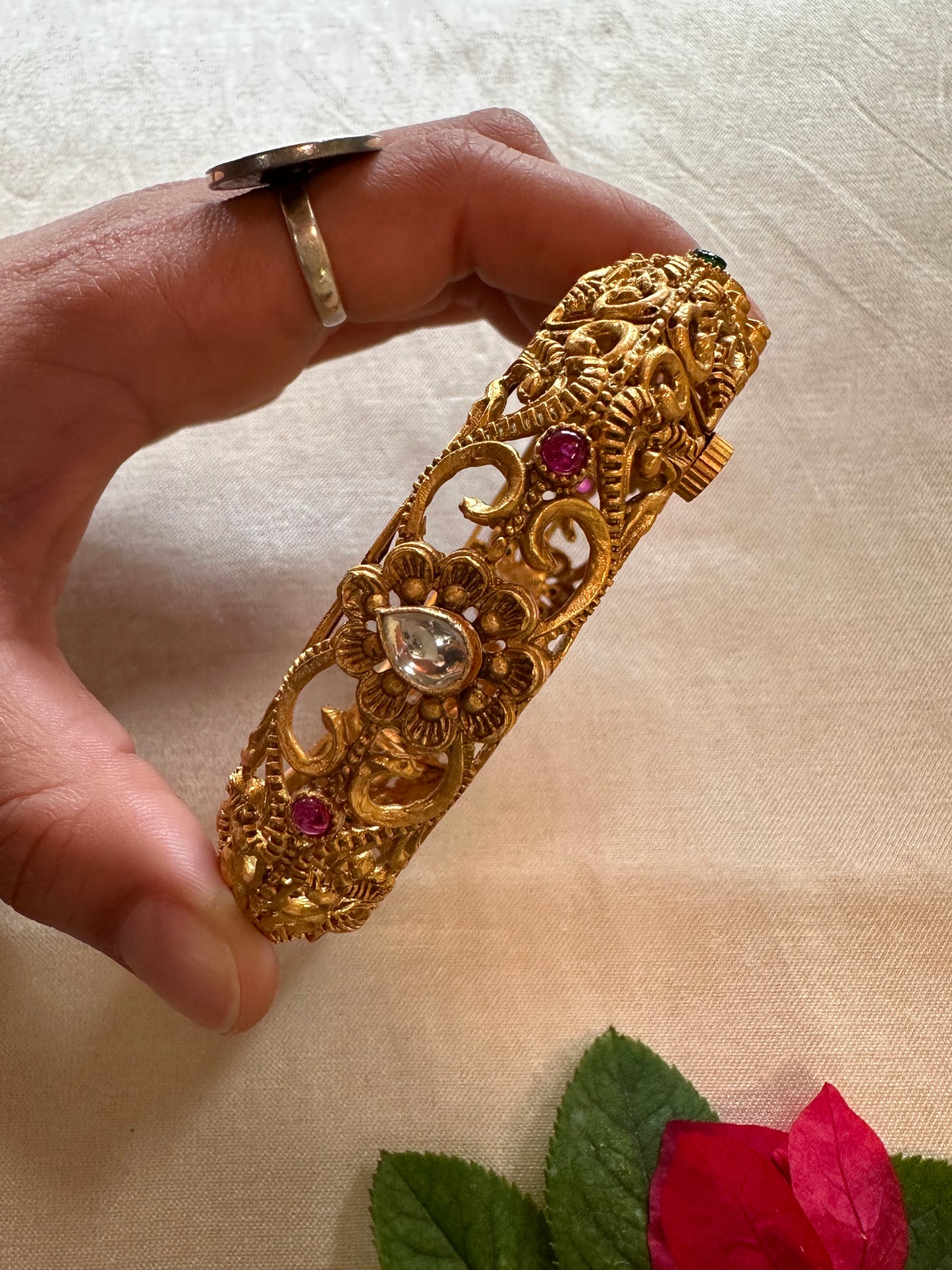 ISHITA BANGLES