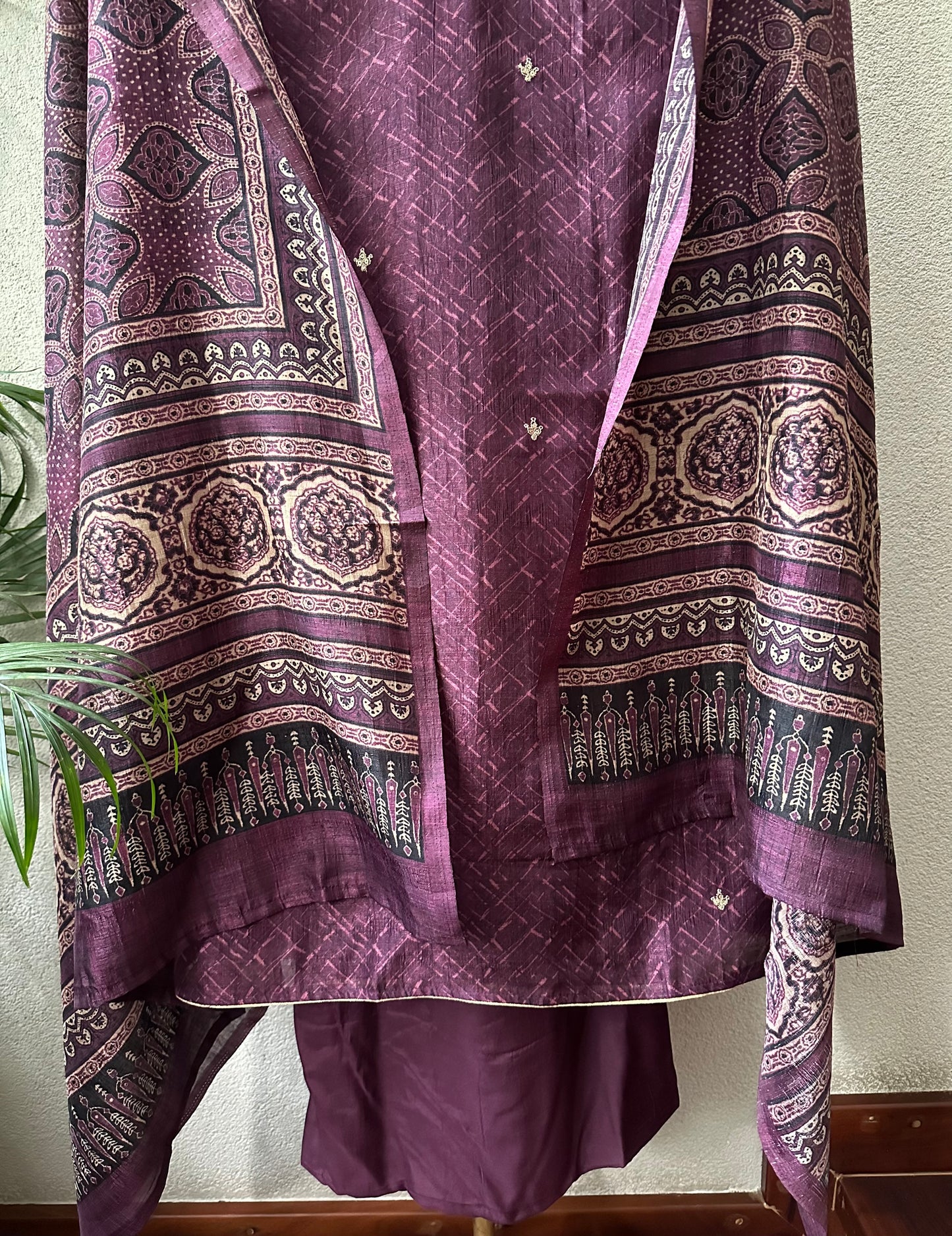 POOJA SEMI STITCHED SUIT SET