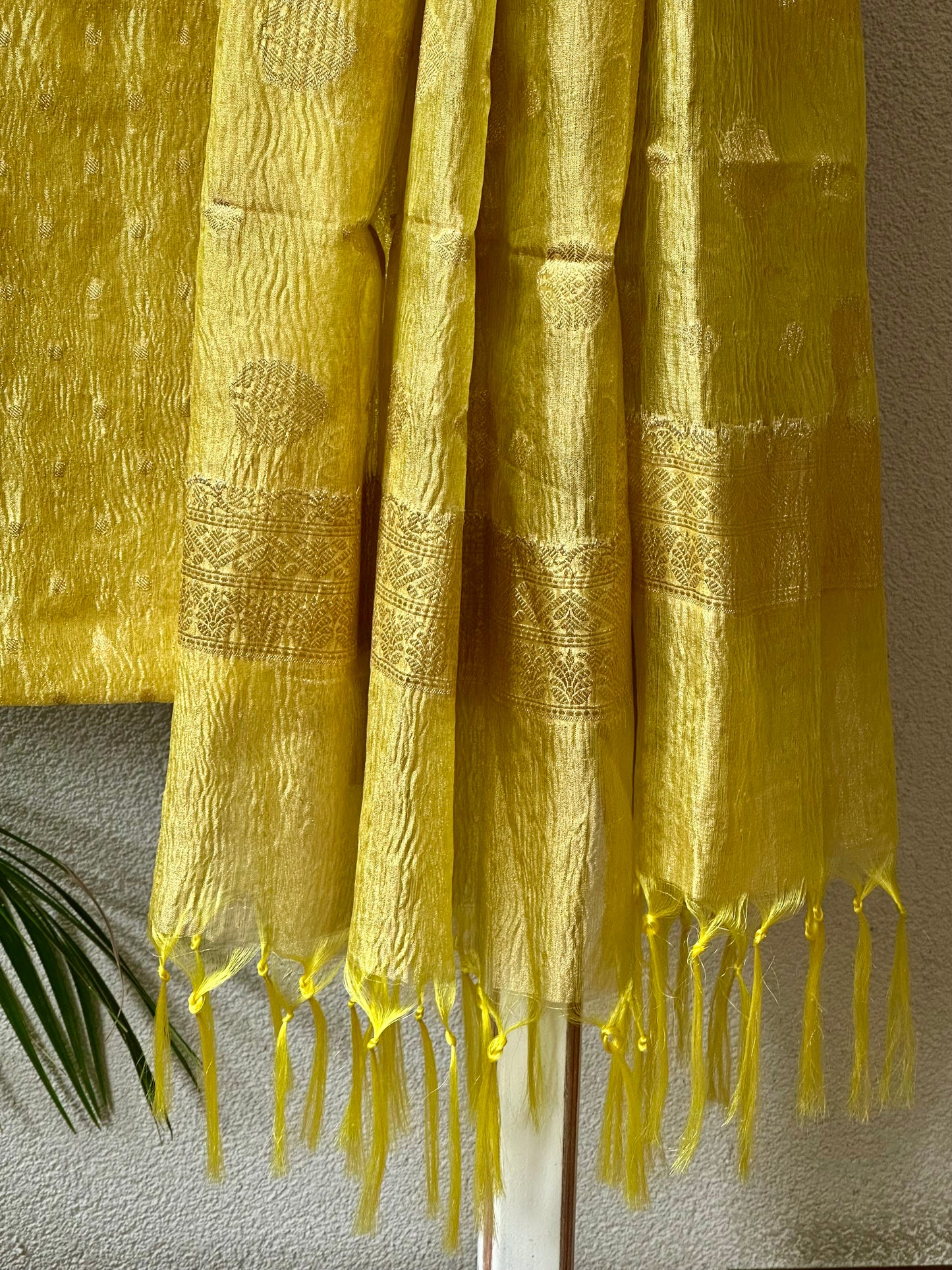 SARIKA TISSUE SUIT SET
