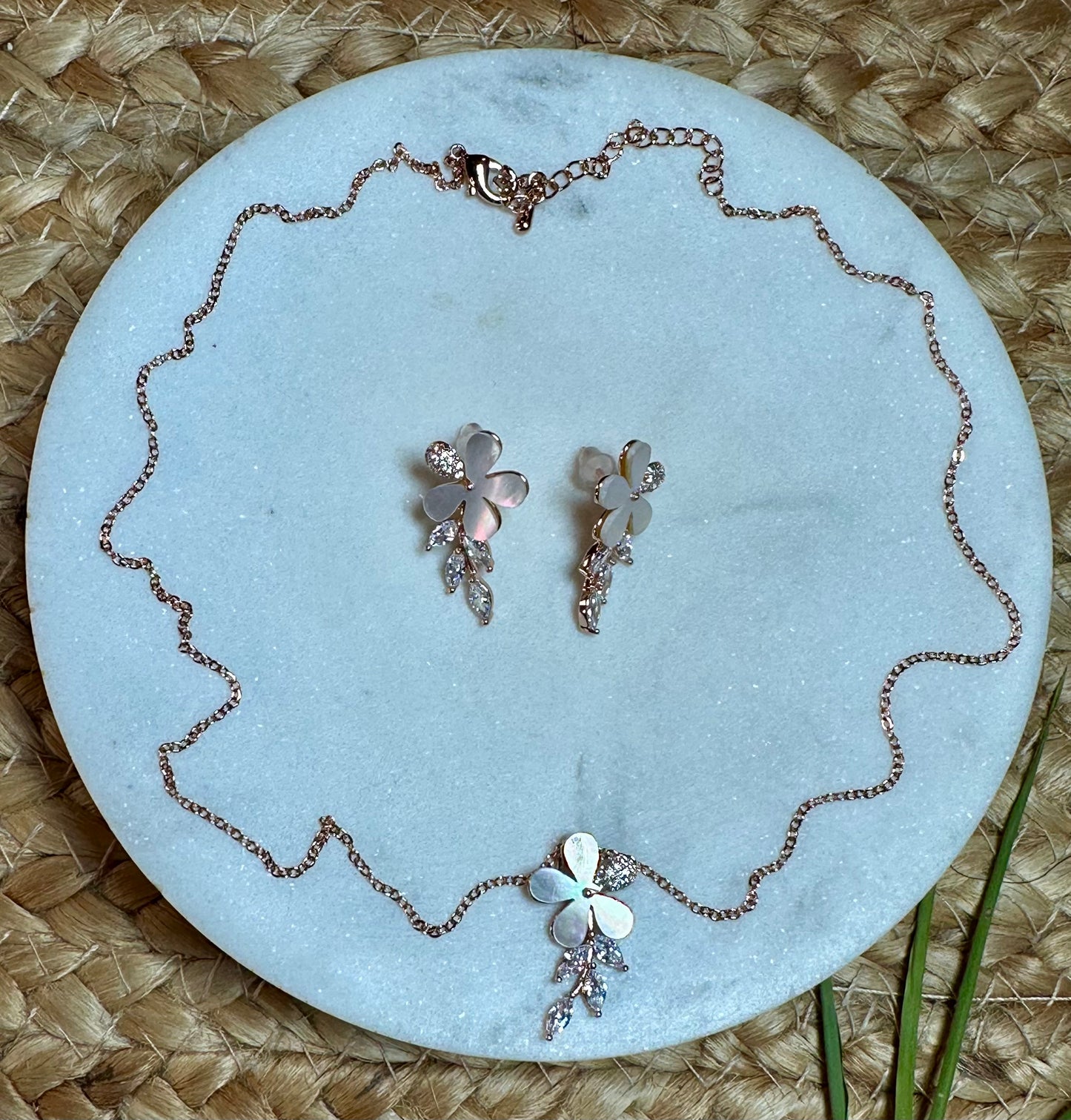 ANVI PENDANT SET