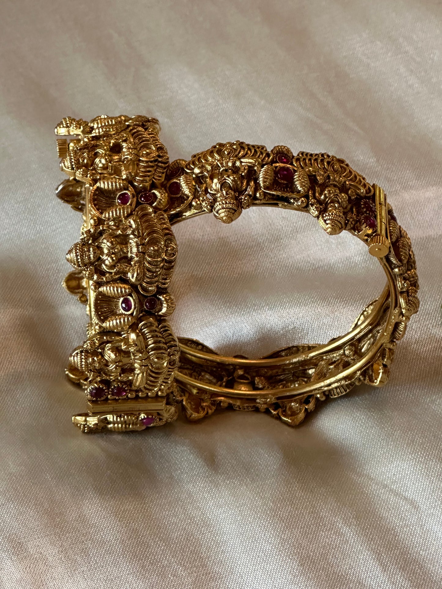 DEVIKA BANGLES