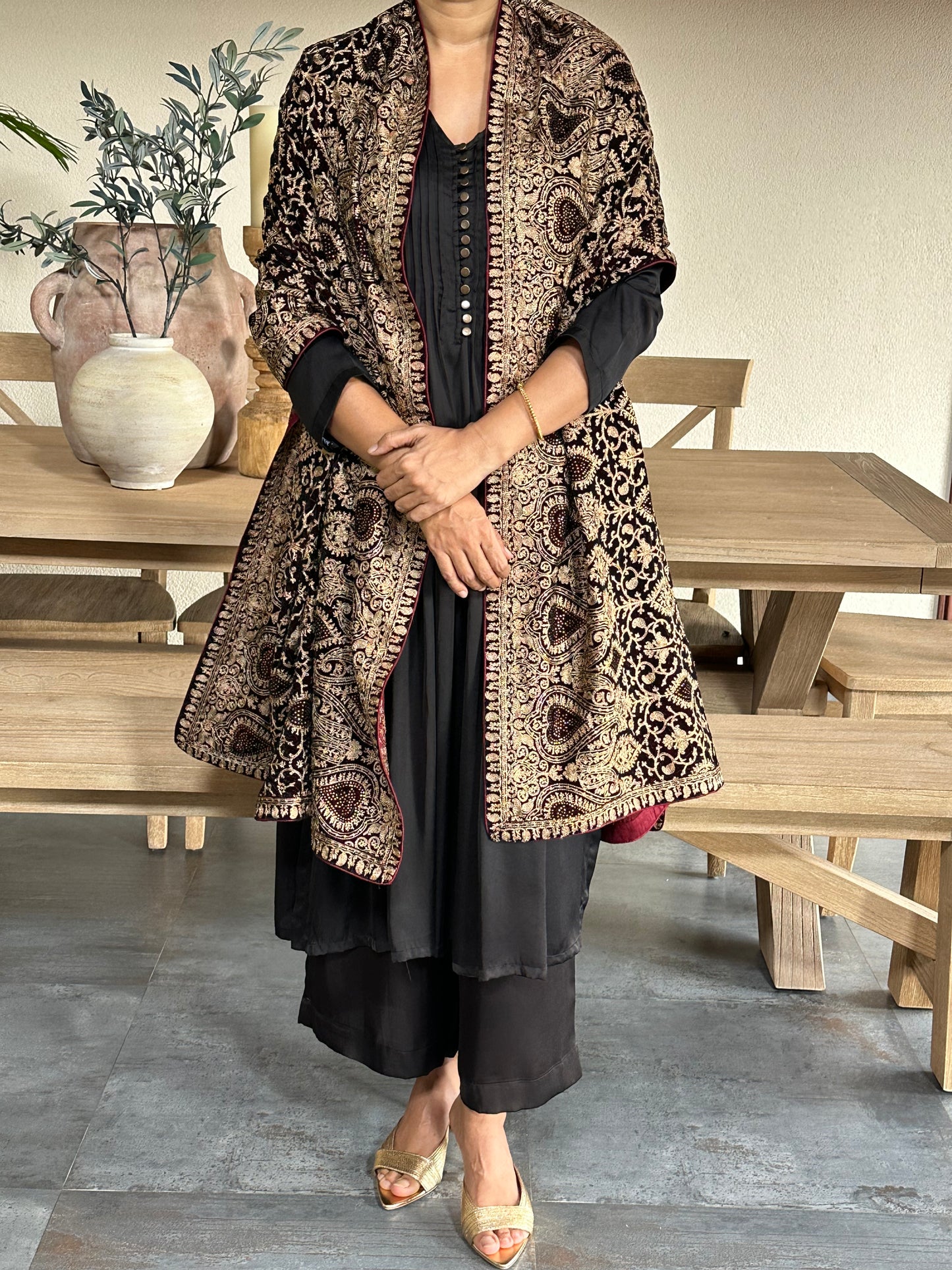 MANVANTARA VELVET SHWAL/DUPATTA