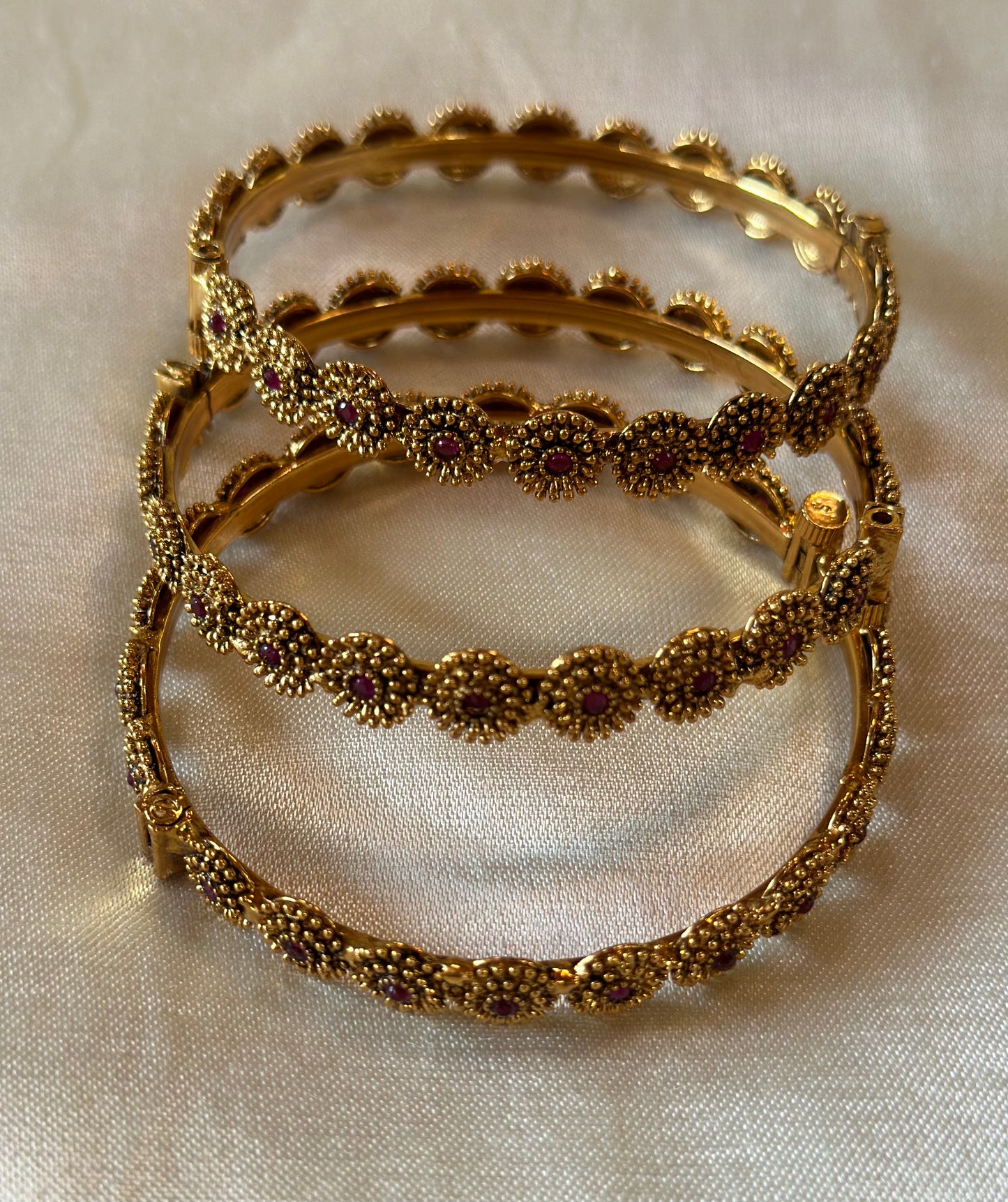 GAYATRI BANGLES