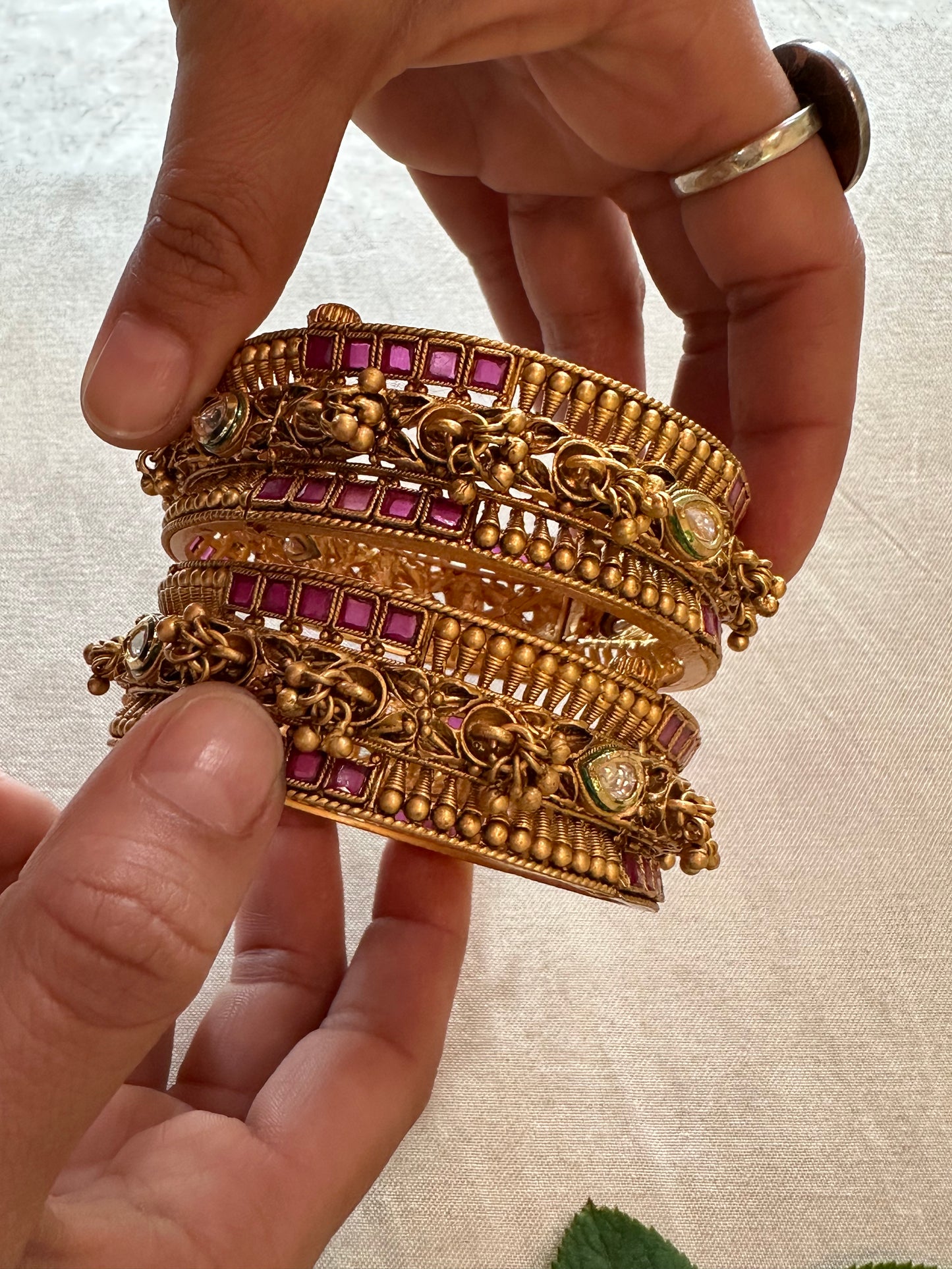 AARNA BANGLES