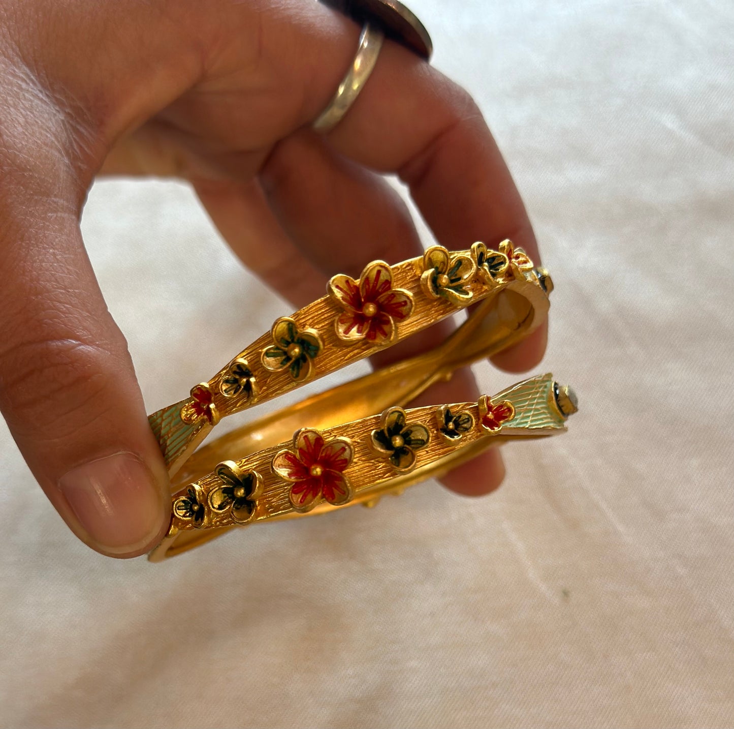 SAANVI BANGLES