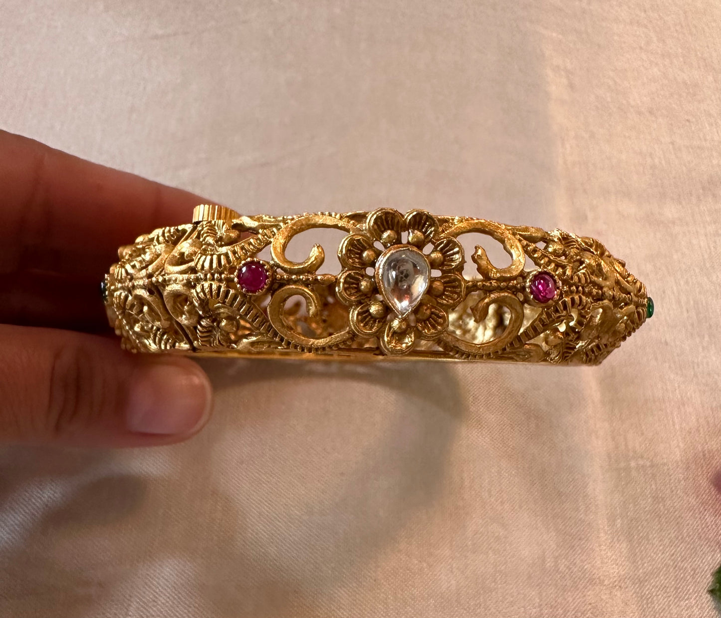 ISHITA BANGLES