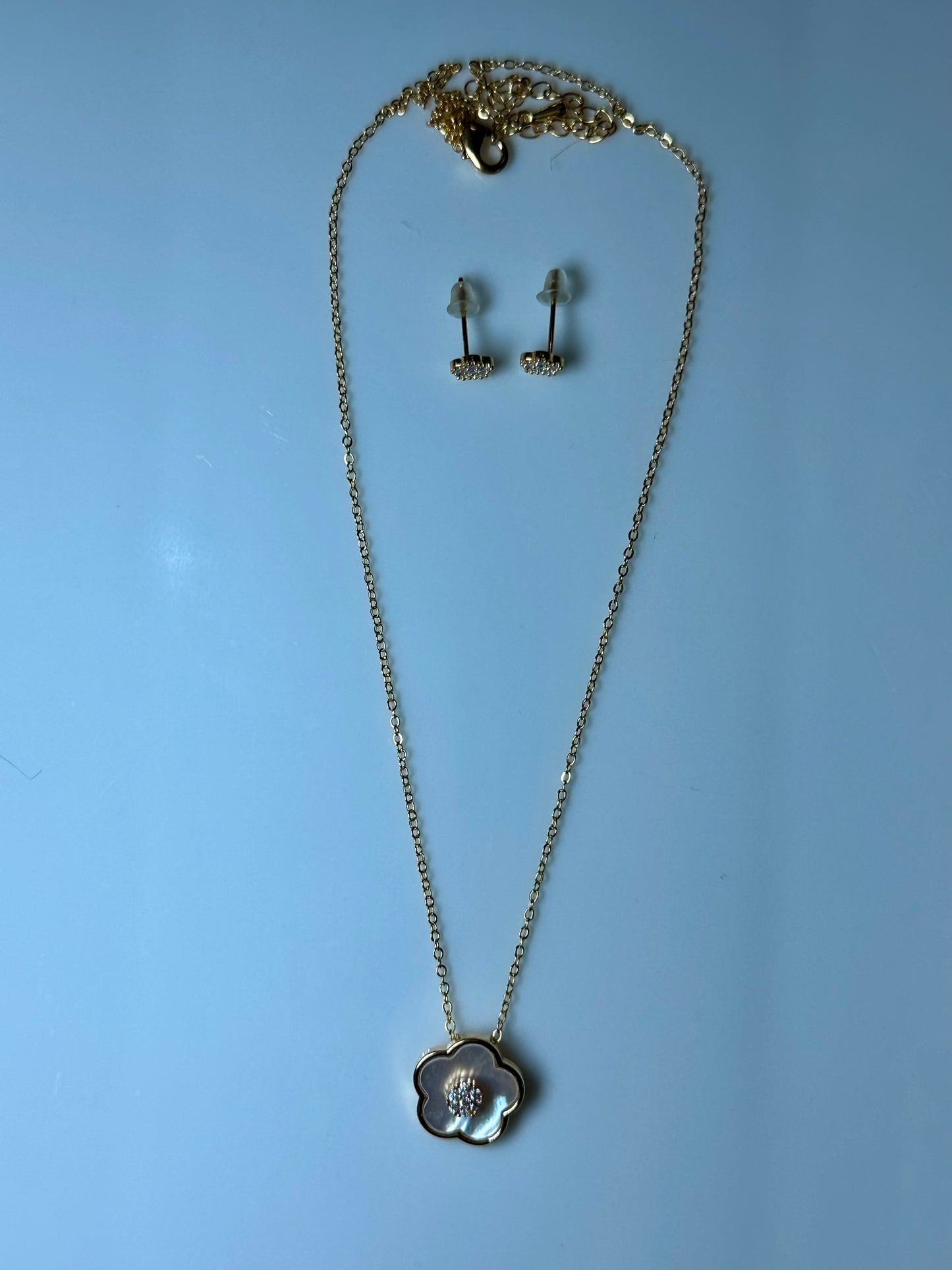 VYOMA PENDANT SET