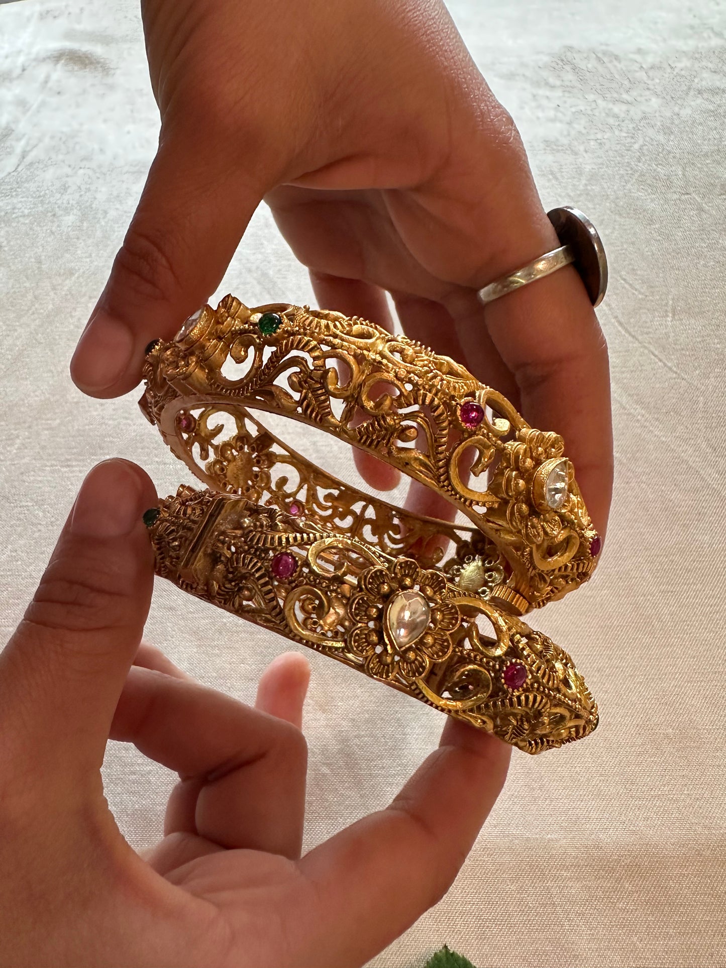 ISHITA BANGLES