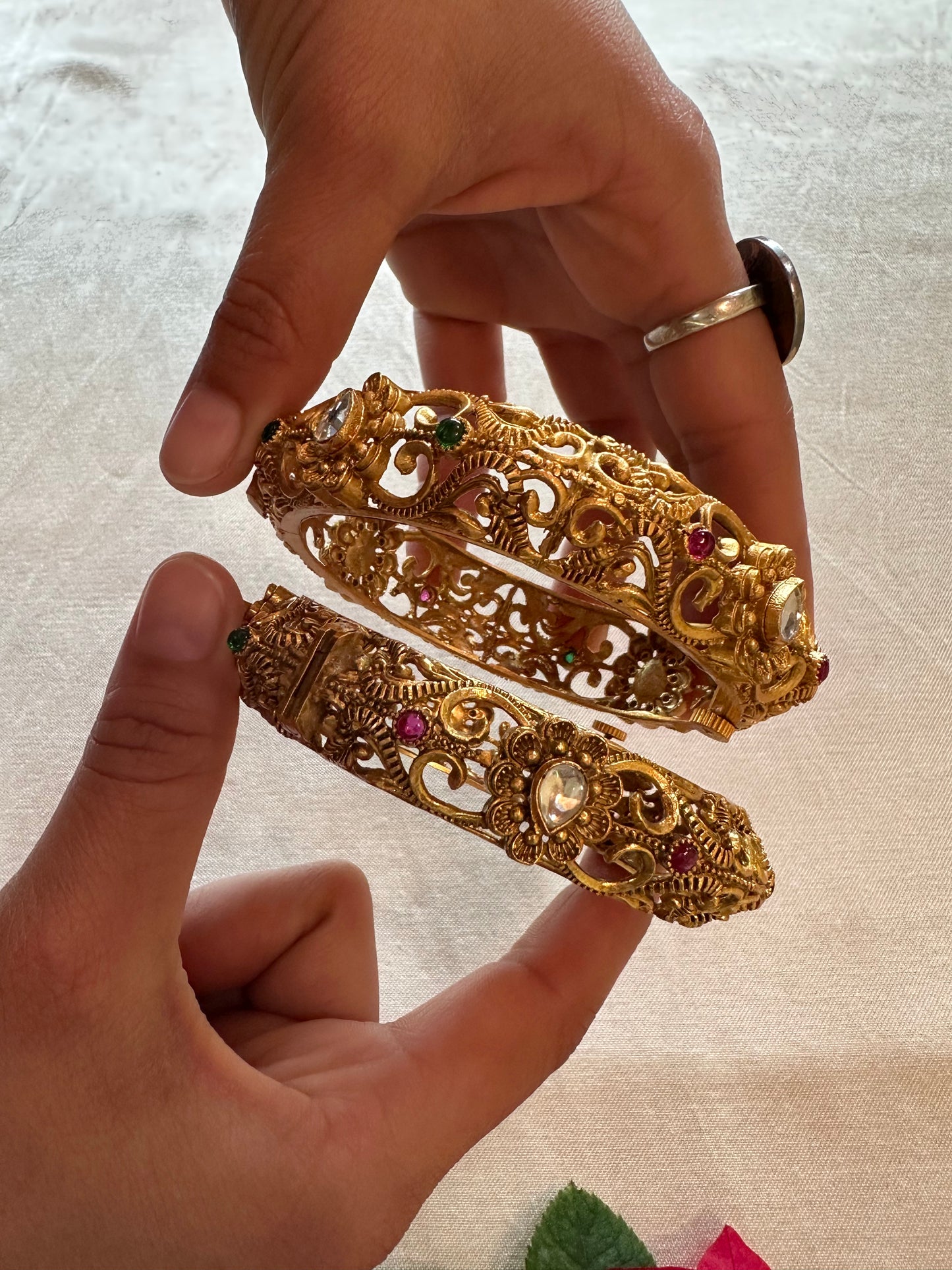 ISHITA BANGLES