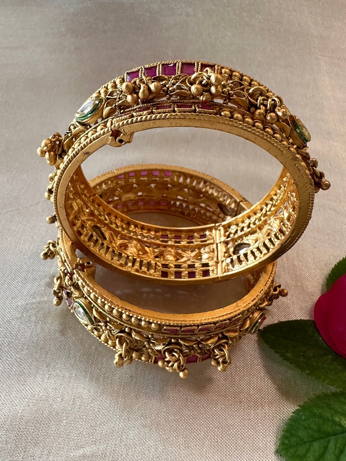 AARNA BANGLES