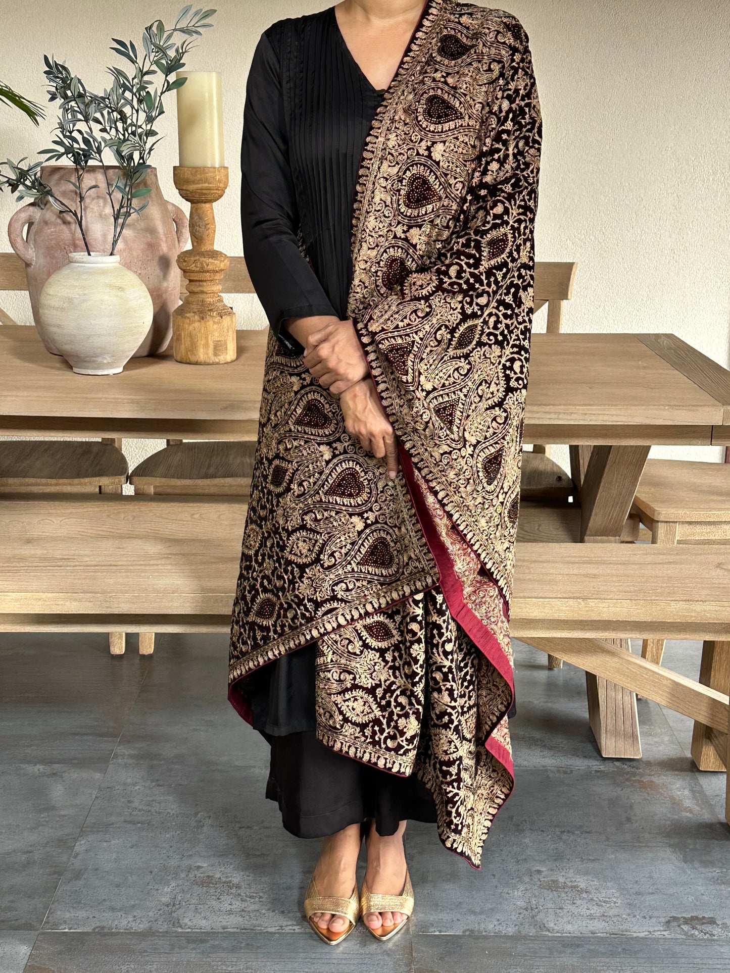 MANVANTARA VELVET SHWAL/DUPATTA