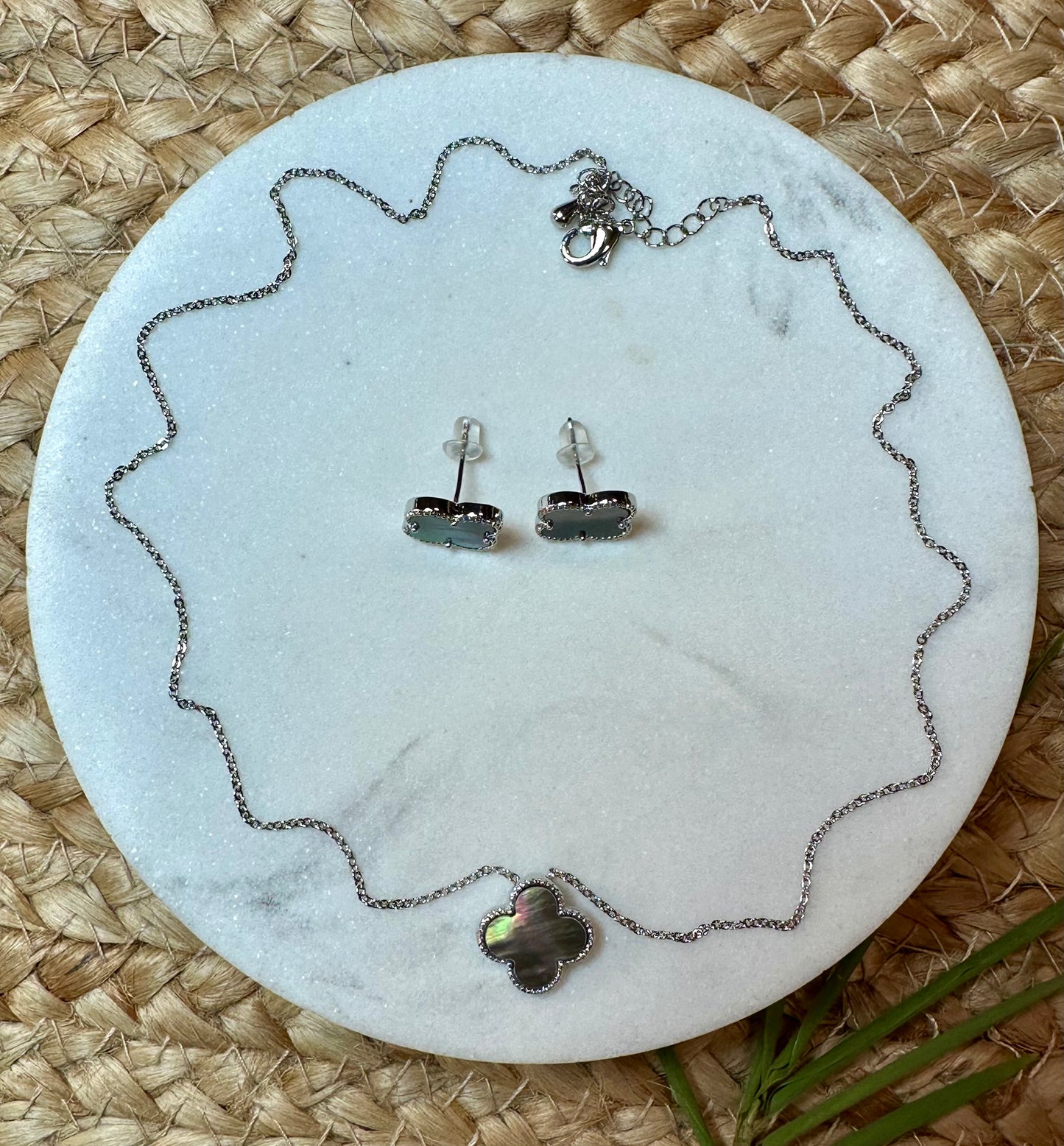 VARNIKA PENDANT SET