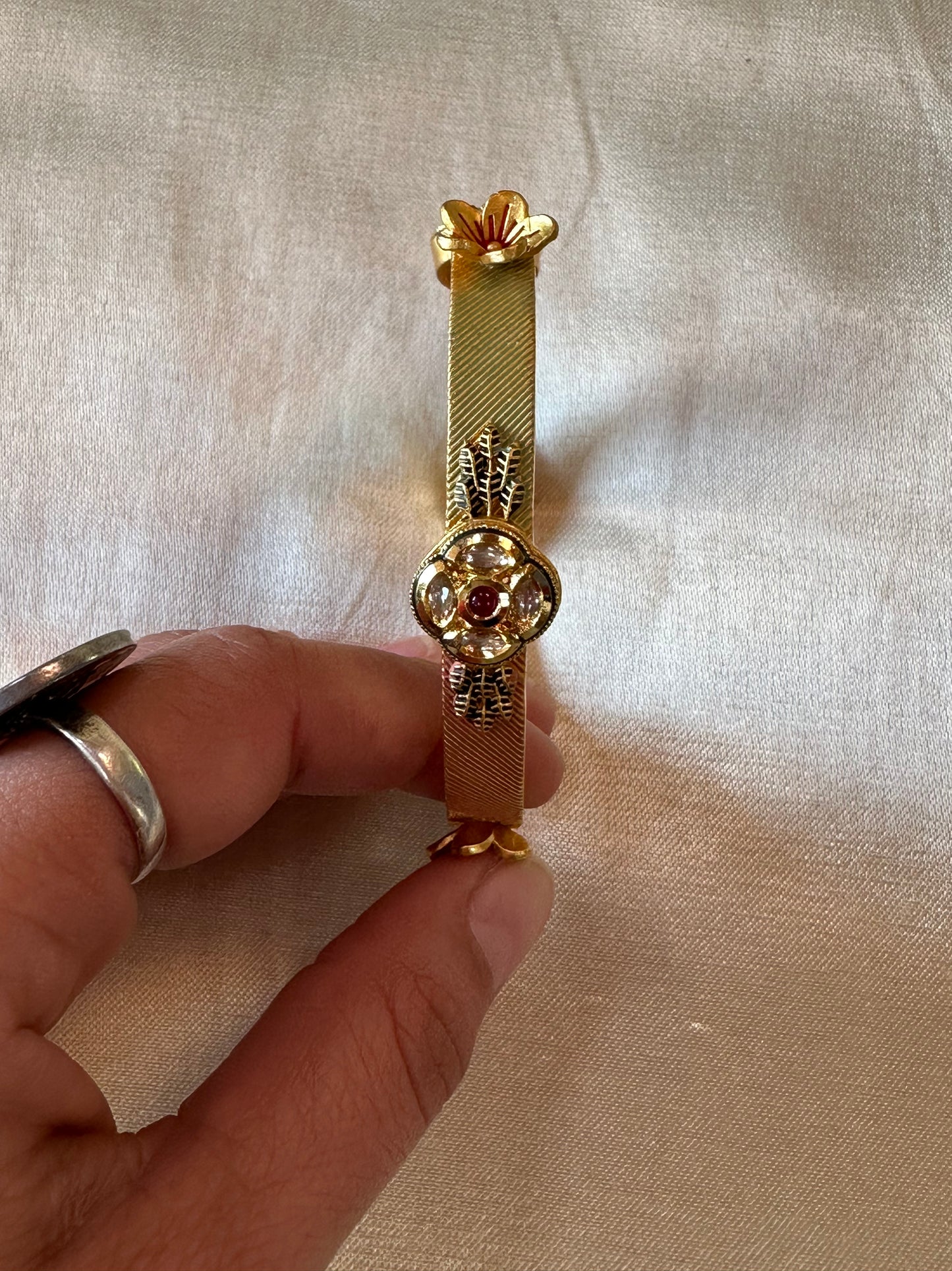 ARADHYA BANGLES