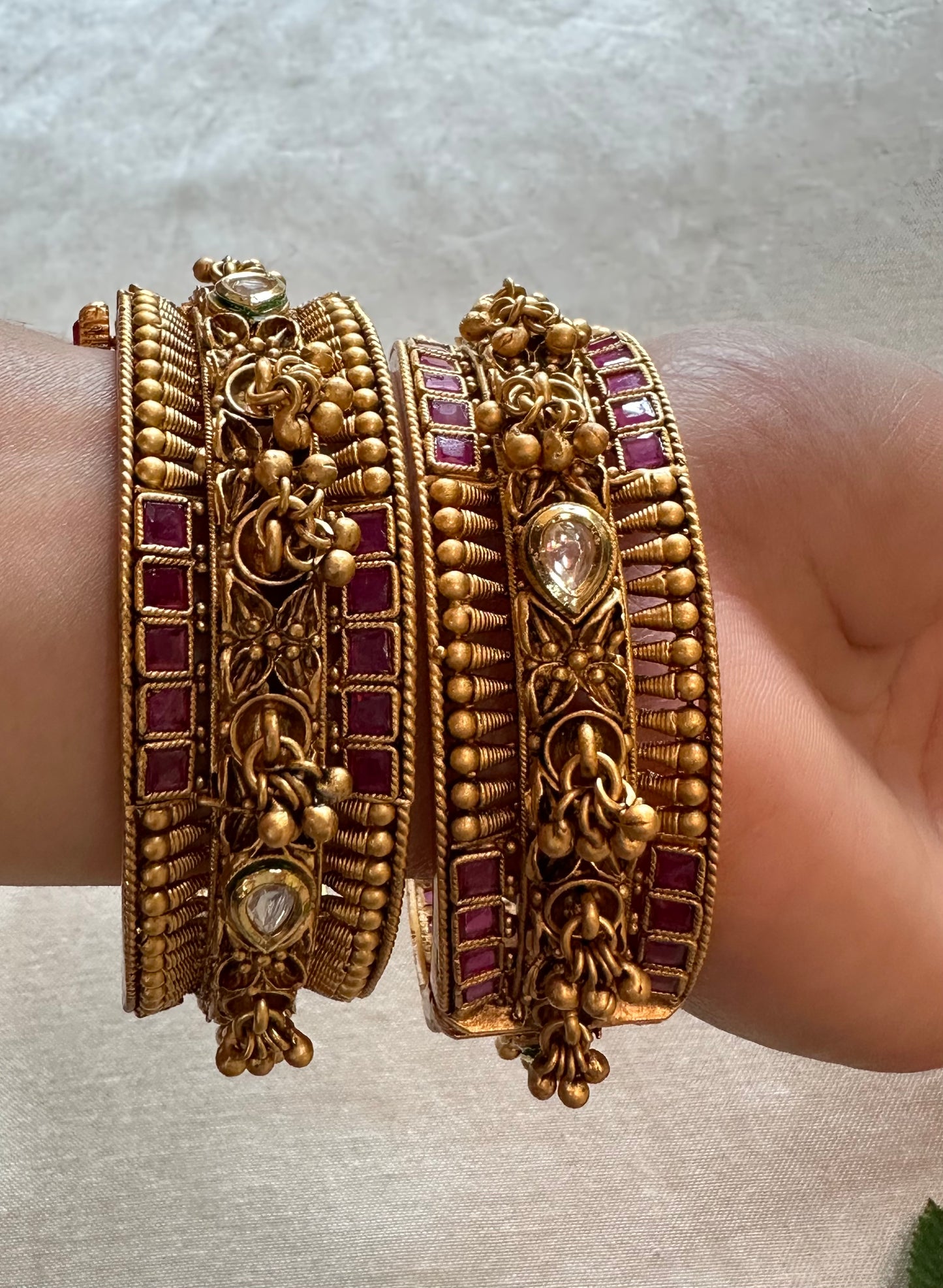 AARNA BANGLES