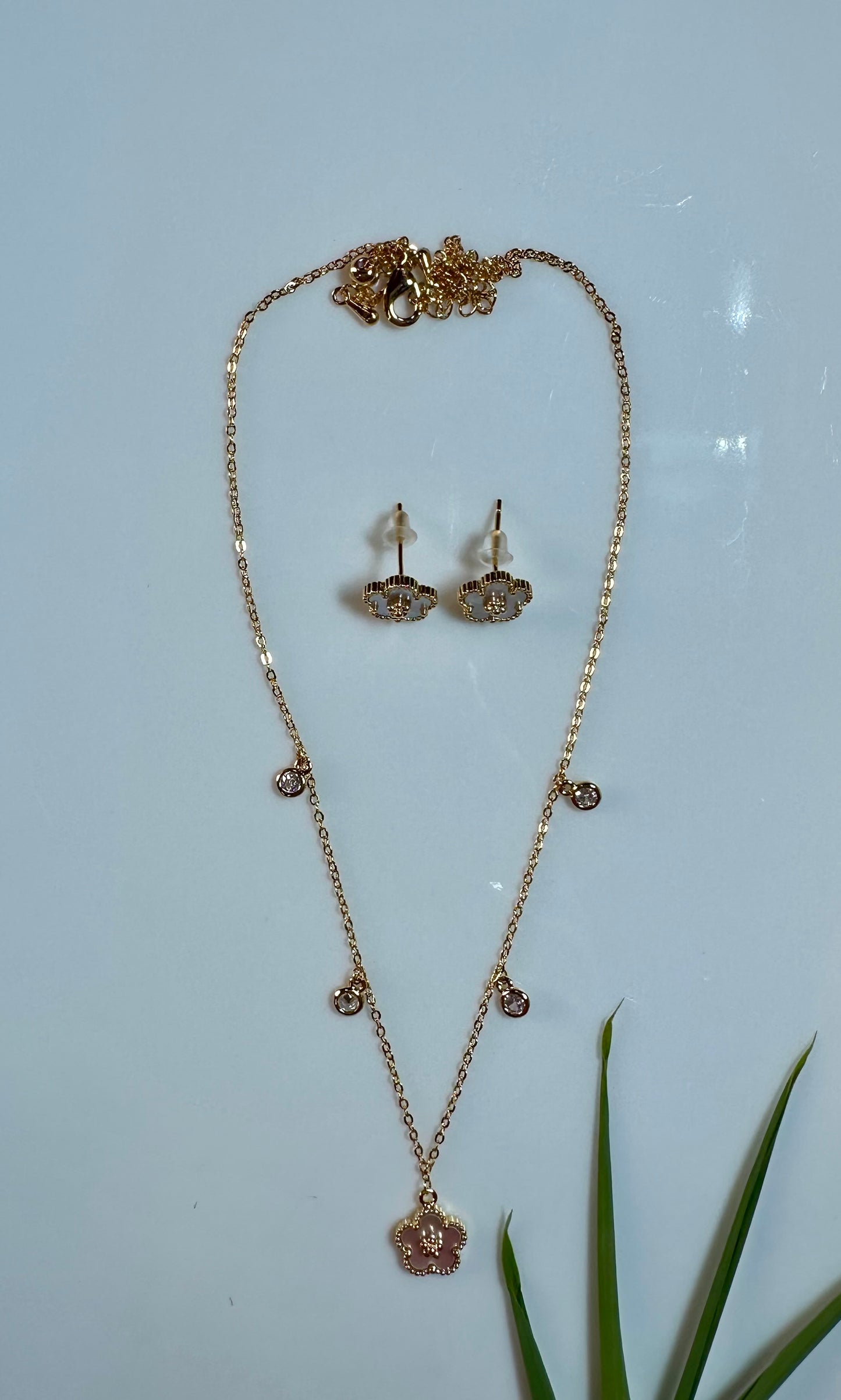 KAVYA PENDANT SET