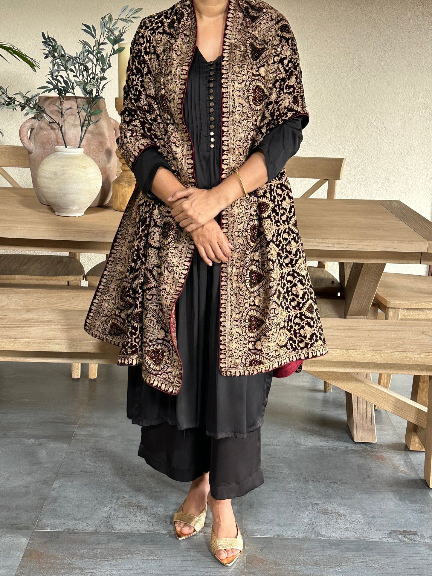 MANVANTARA VELVET SHWAL/DUPATTA