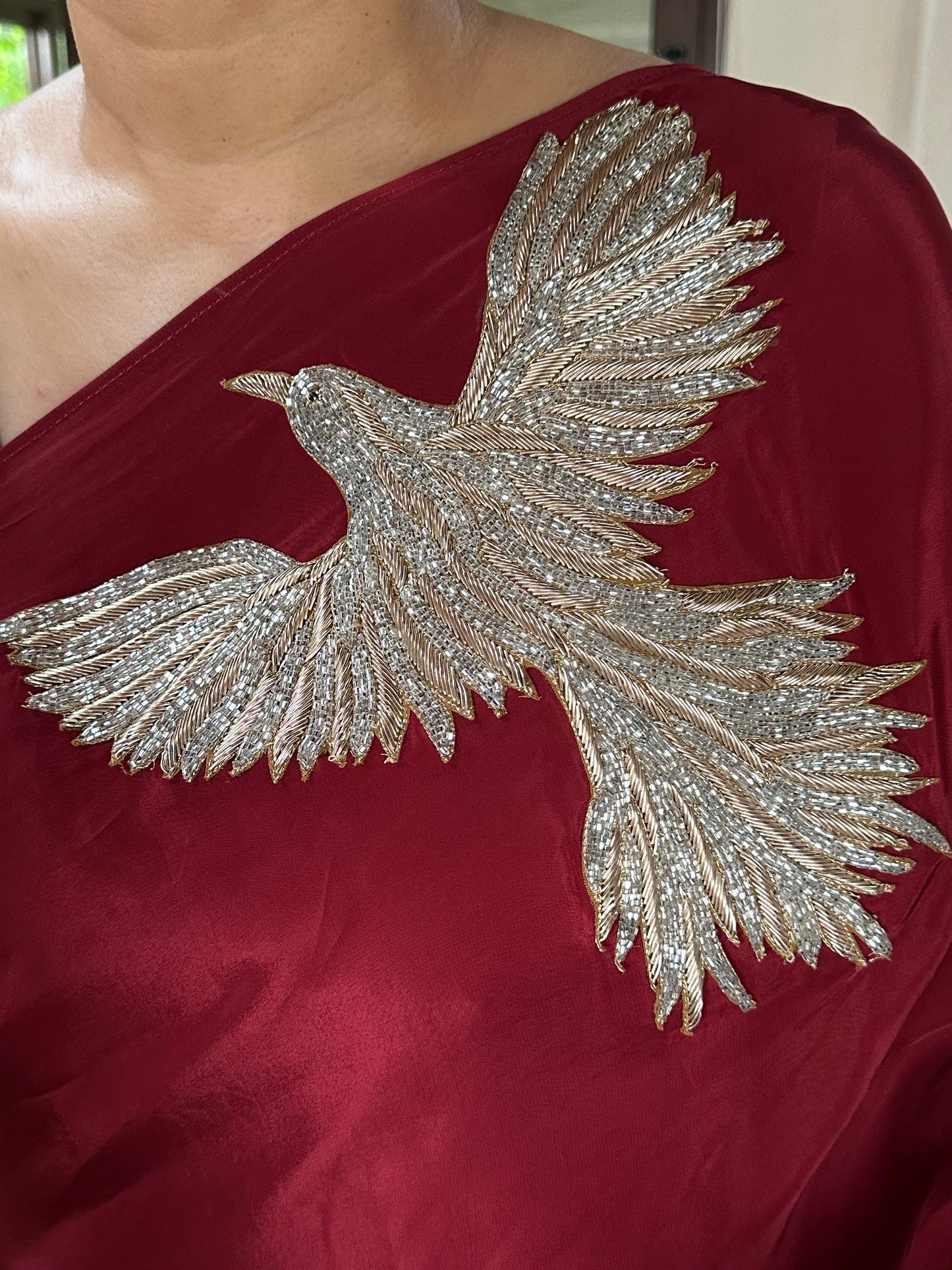 LIVE IN PRESENT BROOCH SARI