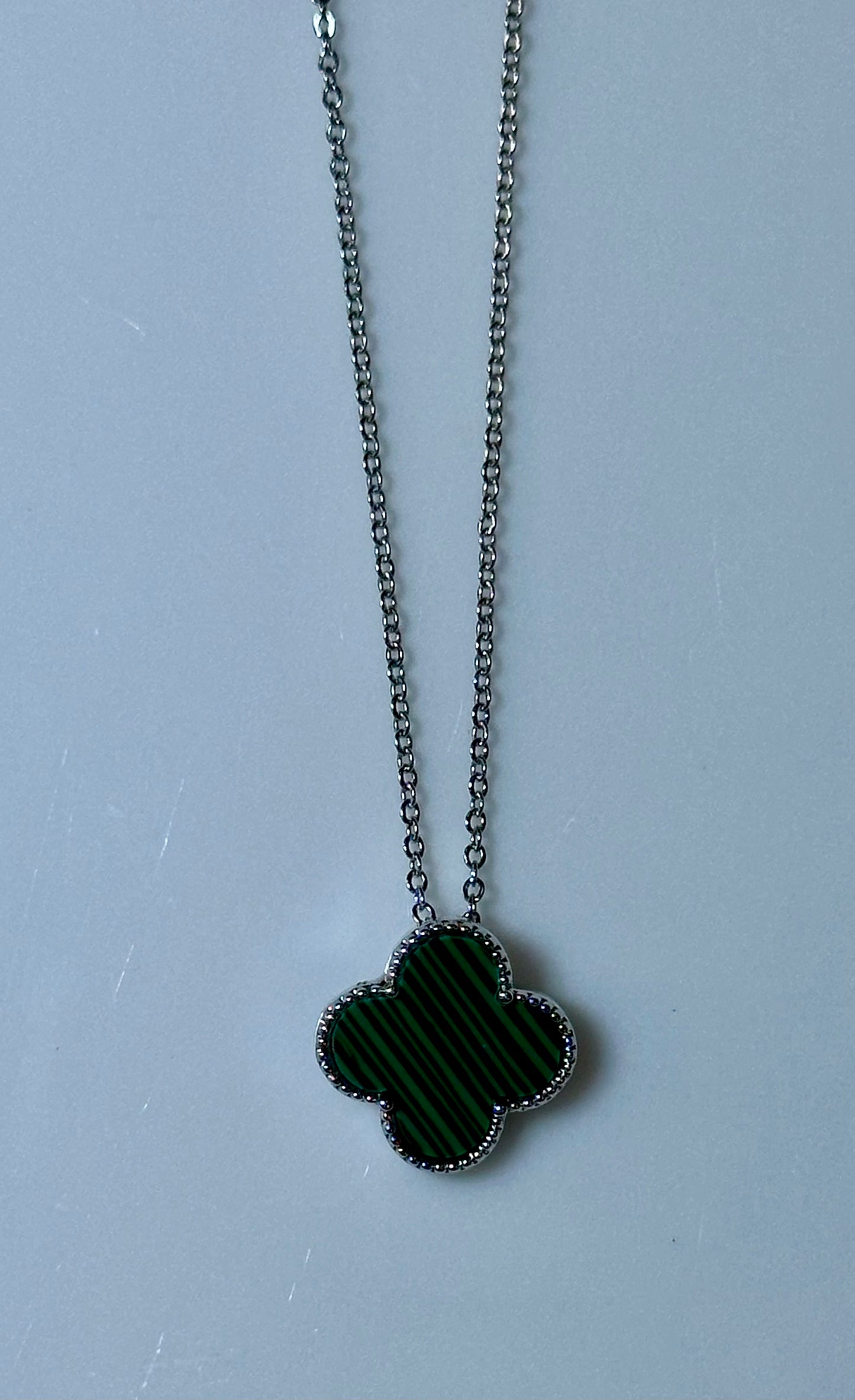VEDHIKA PENDANT SET