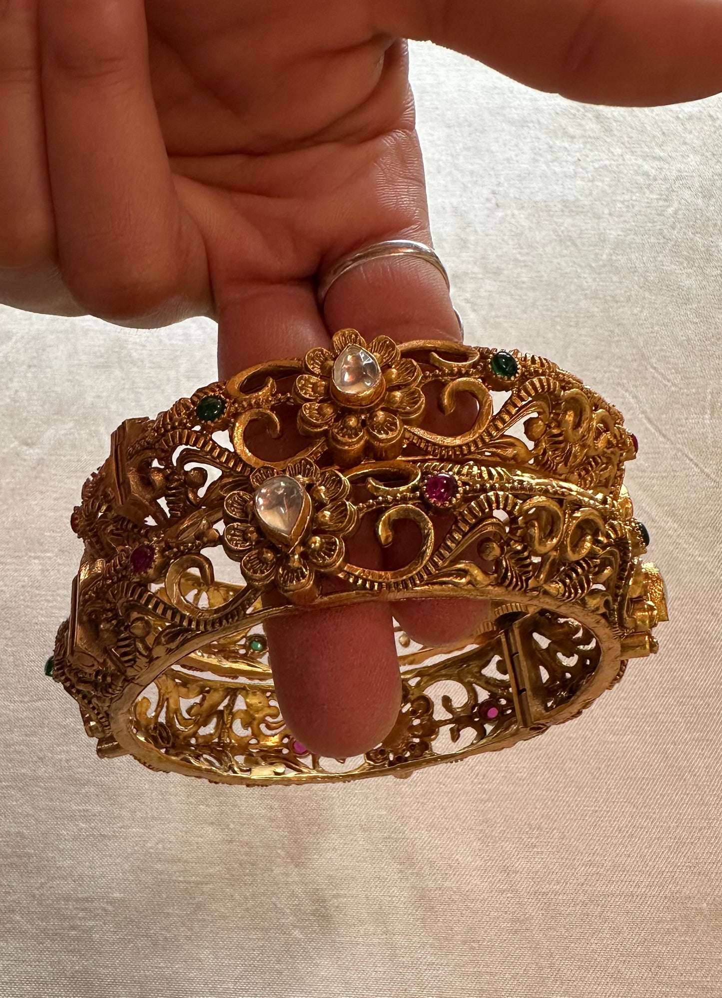ISHITA BANGLES