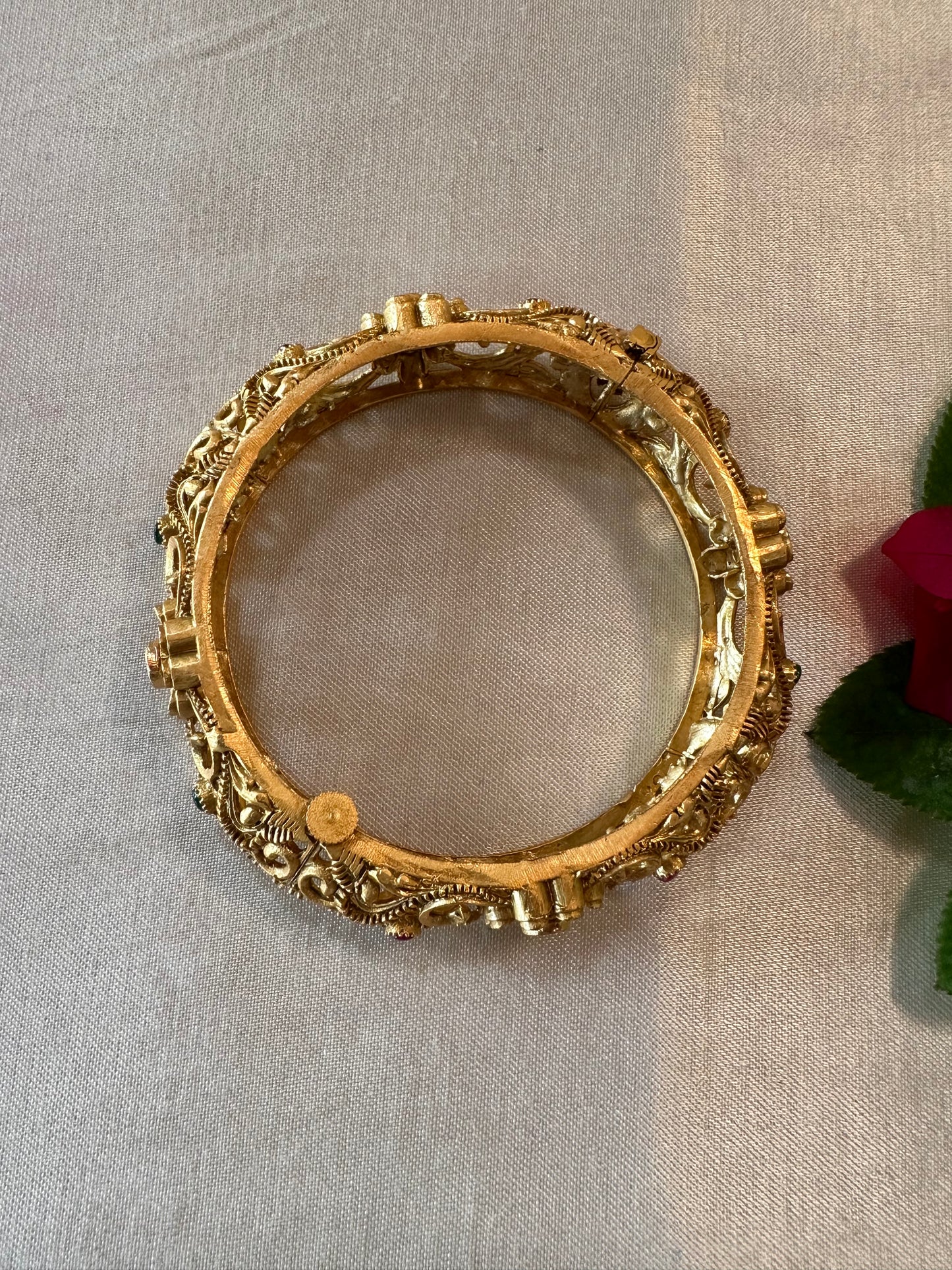 ISHITA BANGLES