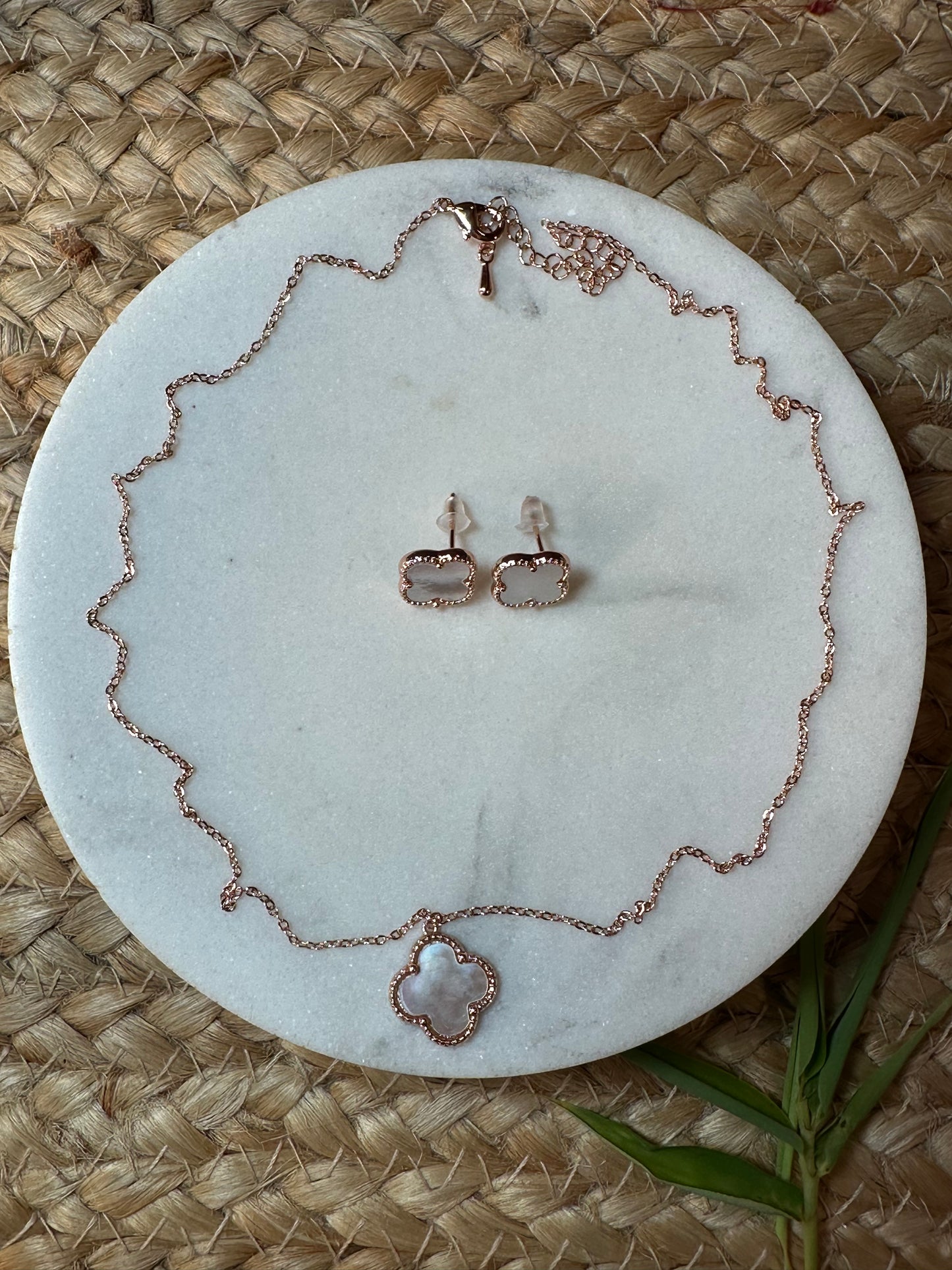 YUGITA PENDANT SET