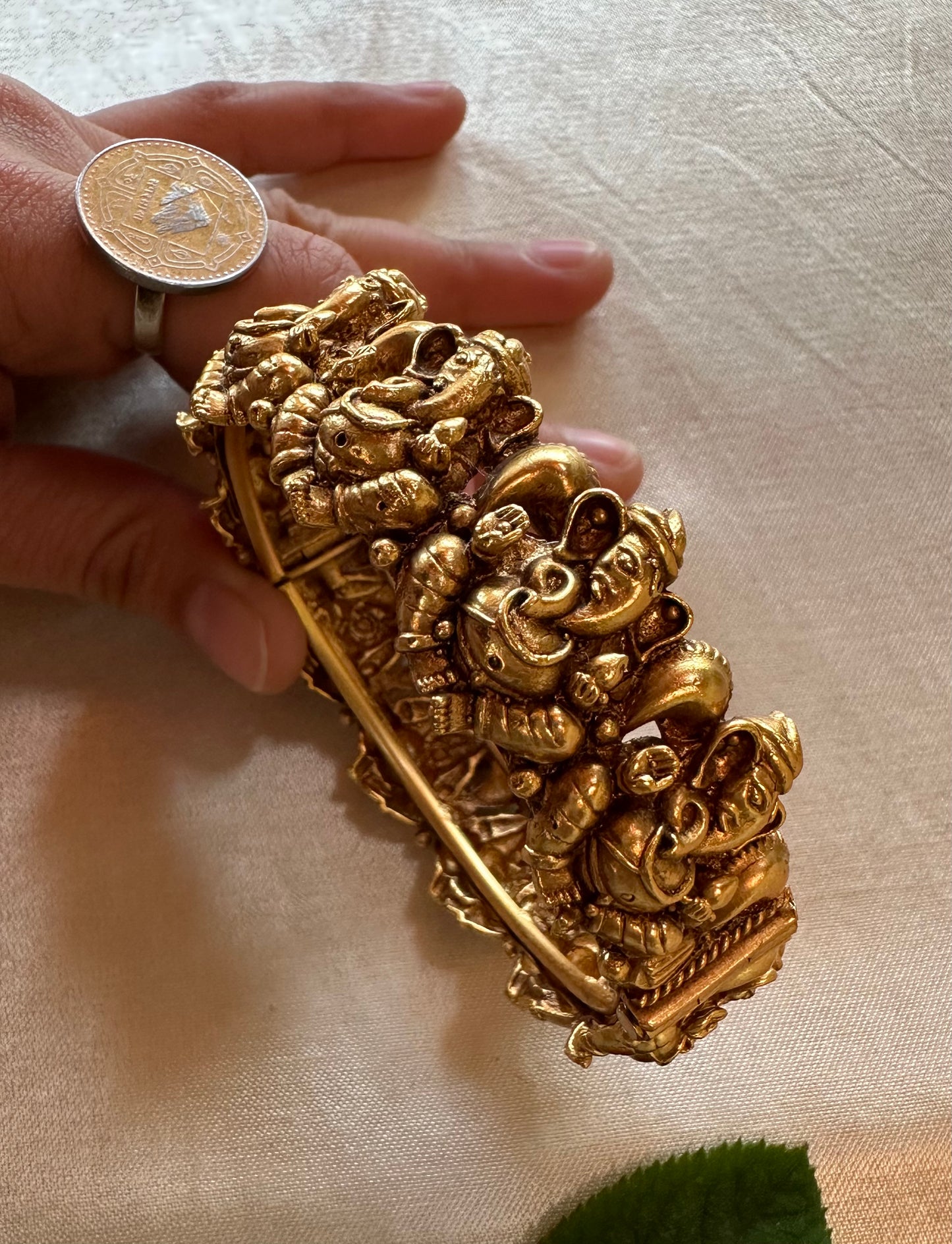 MAHIKA BANGLES