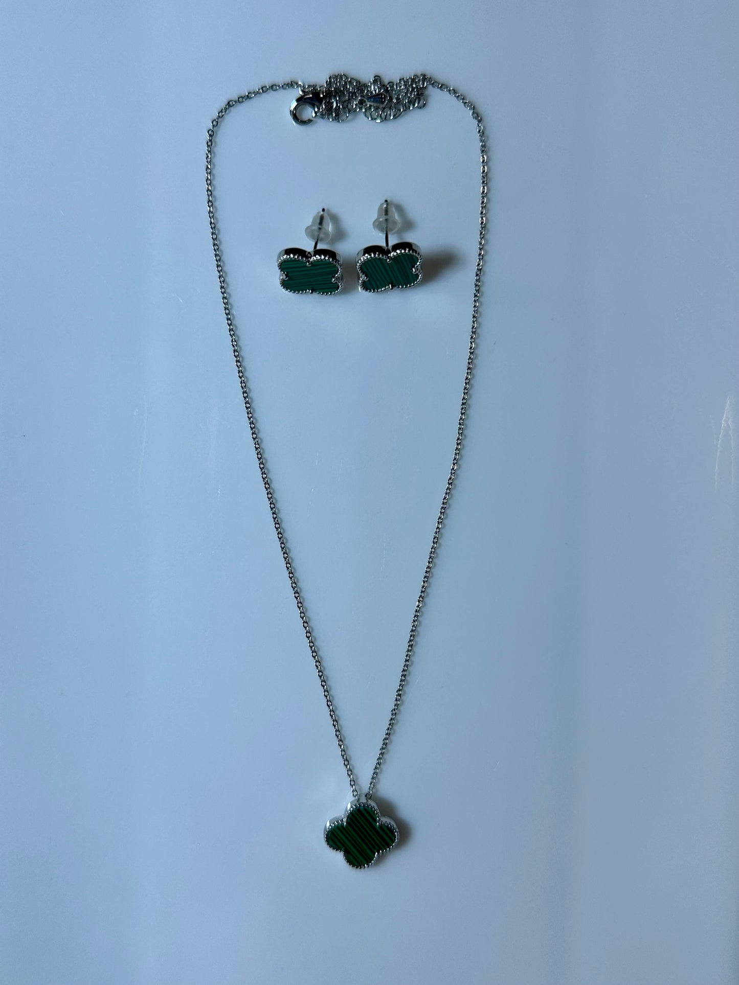 VEDHIKA PENDANT SET