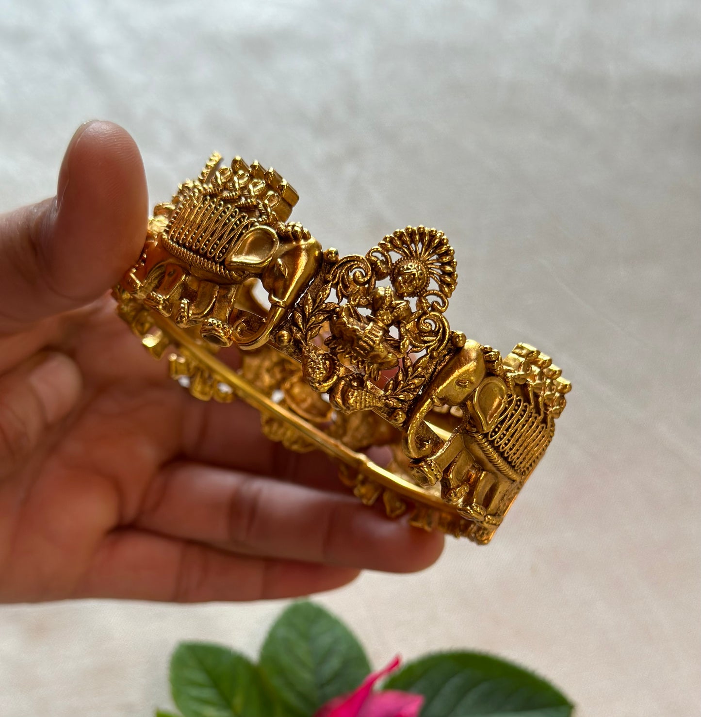 HEMANGI BANGLES