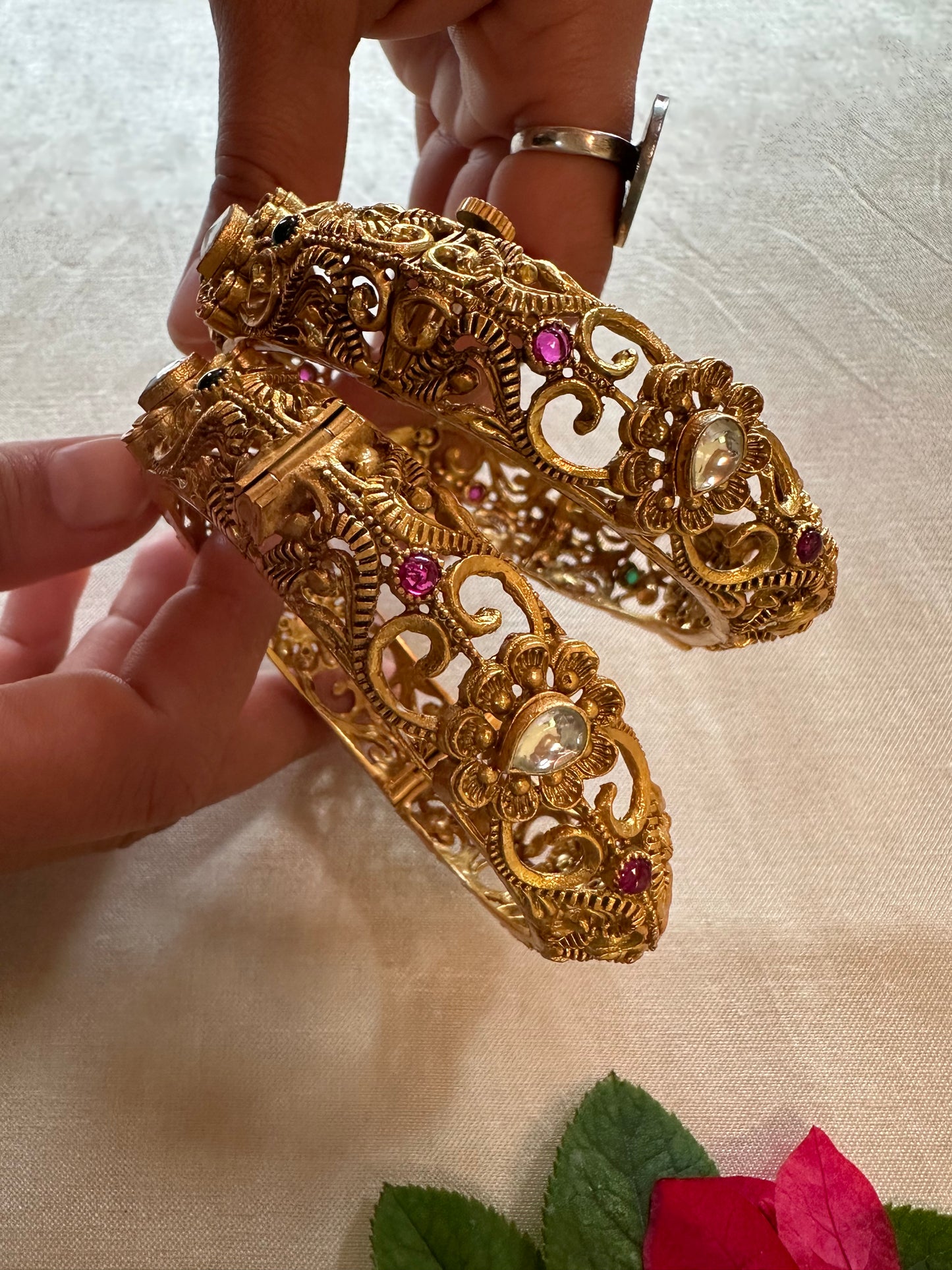 ISHITA BANGLES