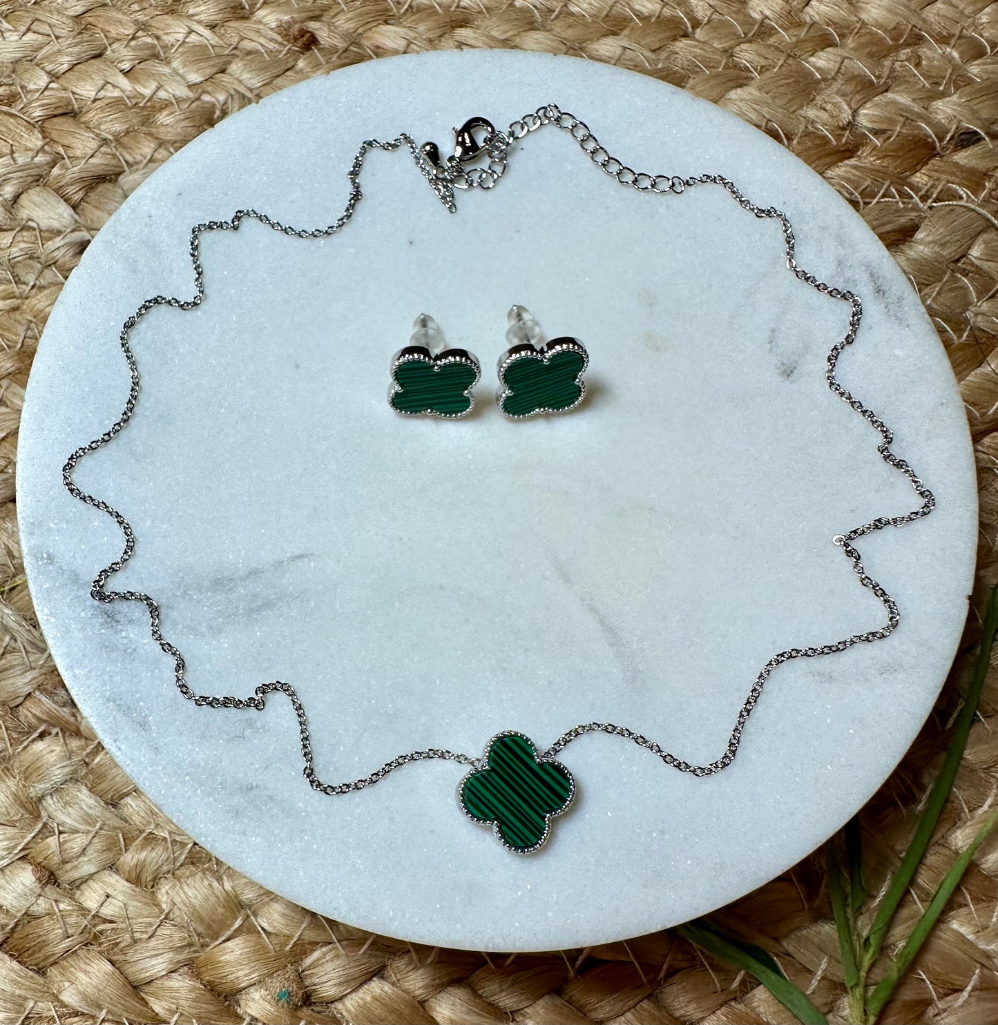 VEDHIKA PENDANT SET