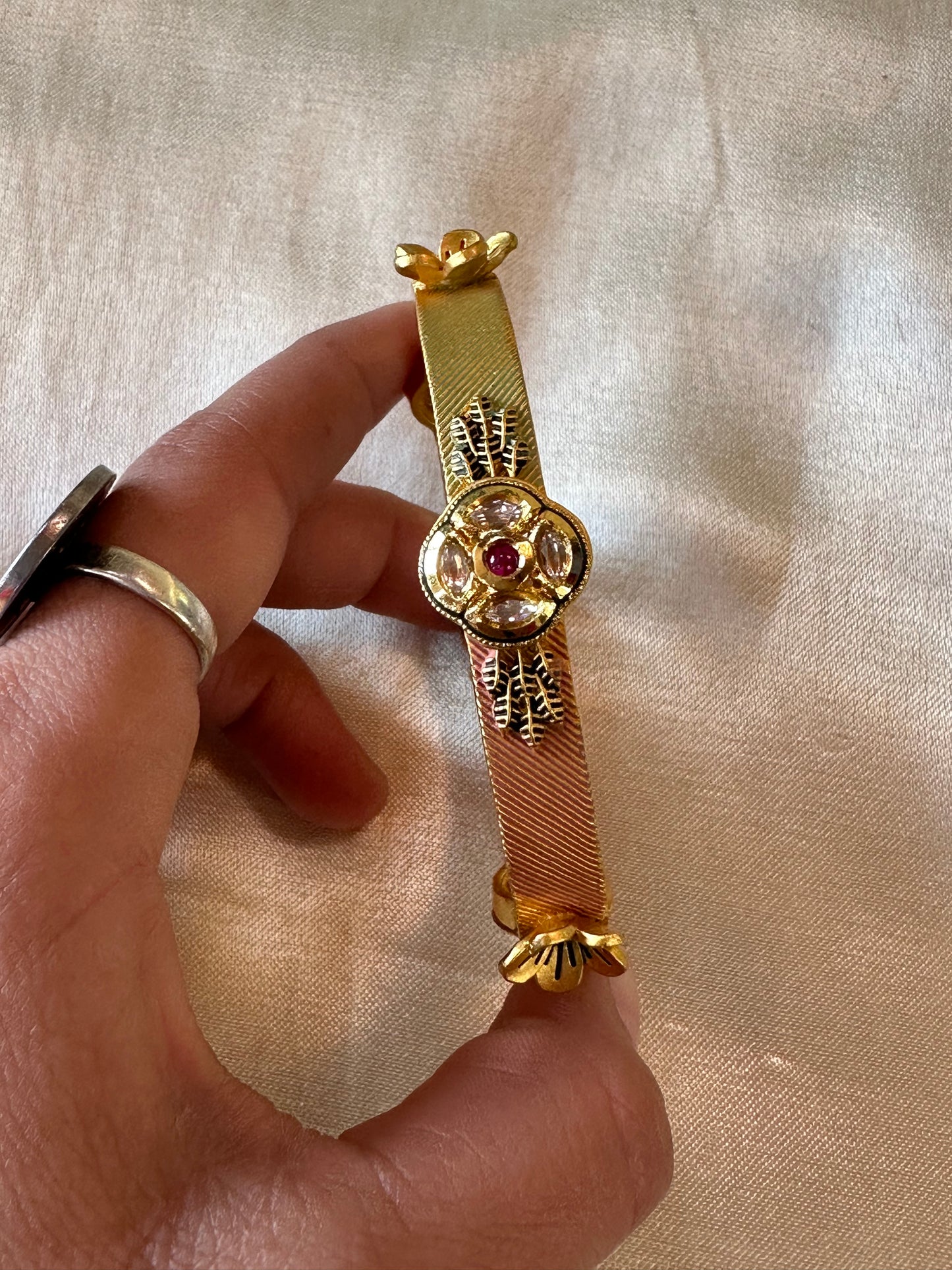 ARADHYA BANGLES