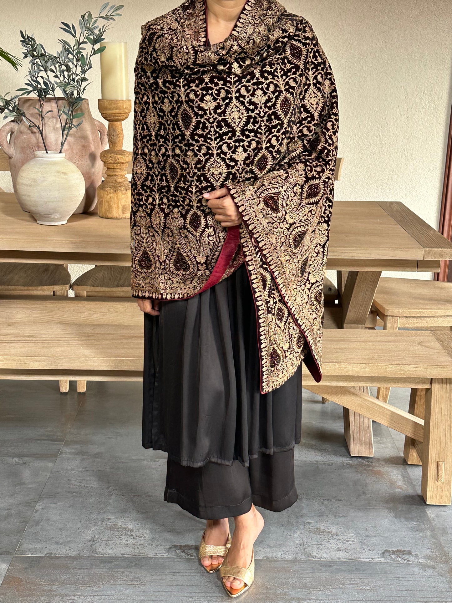 MANVANTARA VELVET SHWAL/DUPATTA