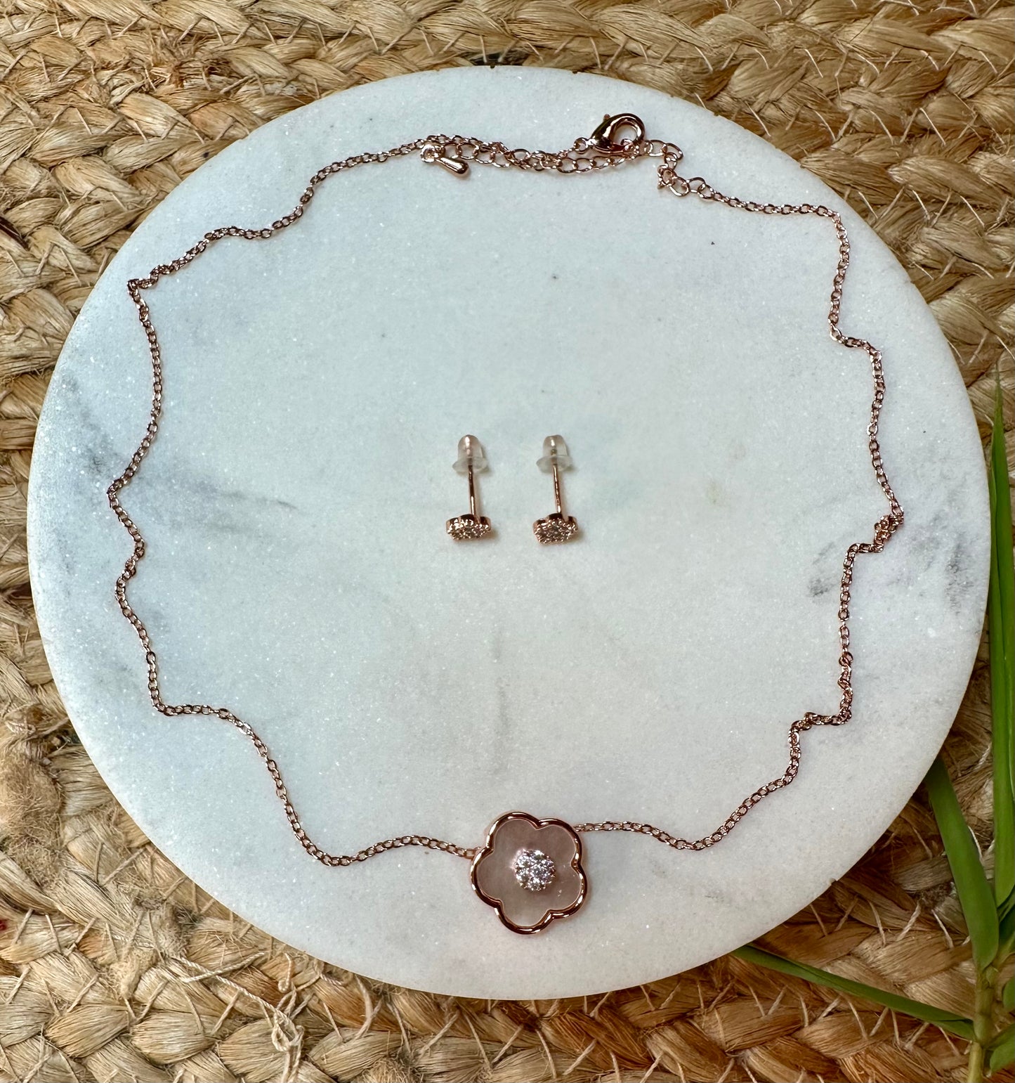 VYOMA PENDANT SET