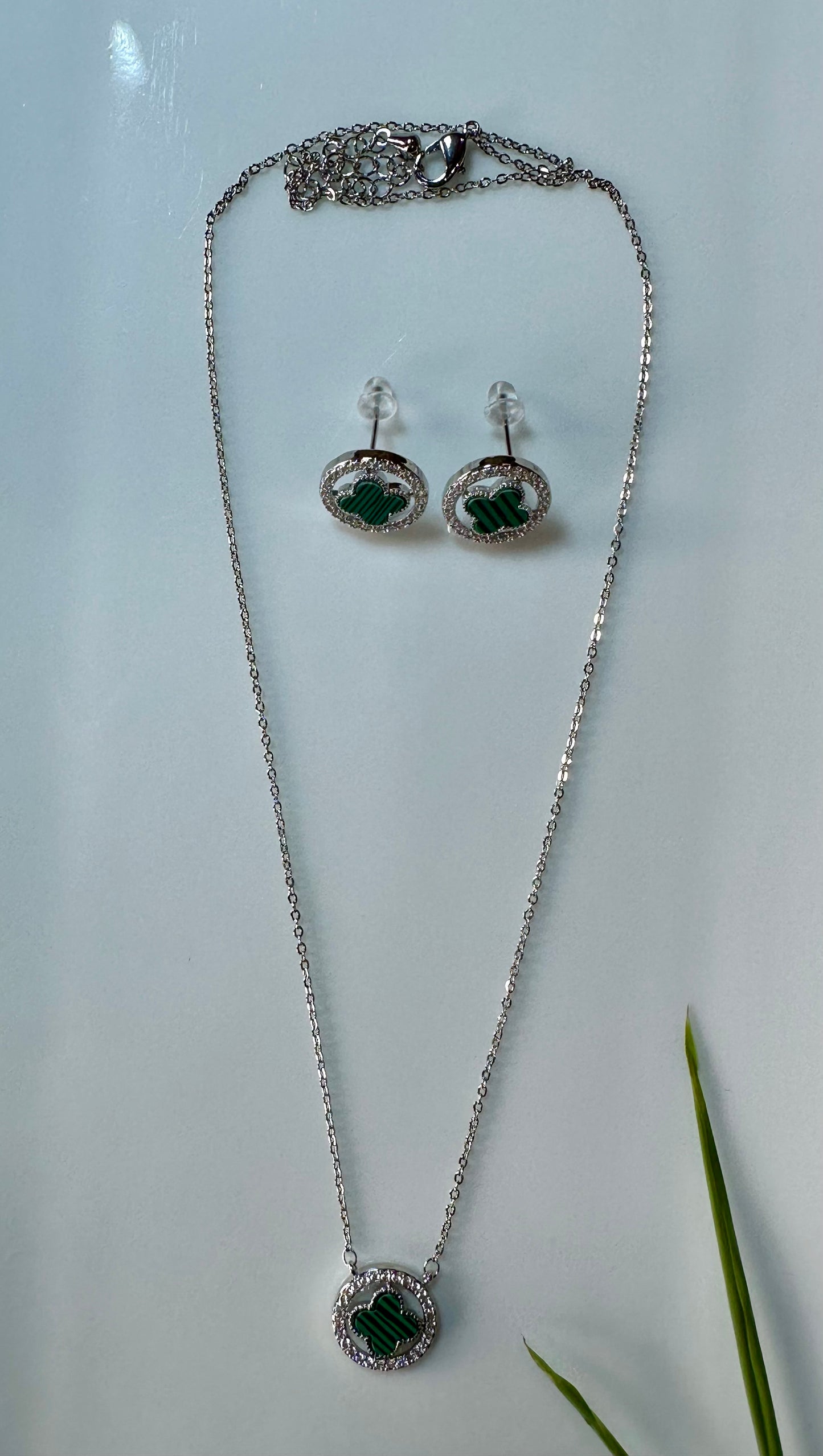 TANUJA PENDANT SET