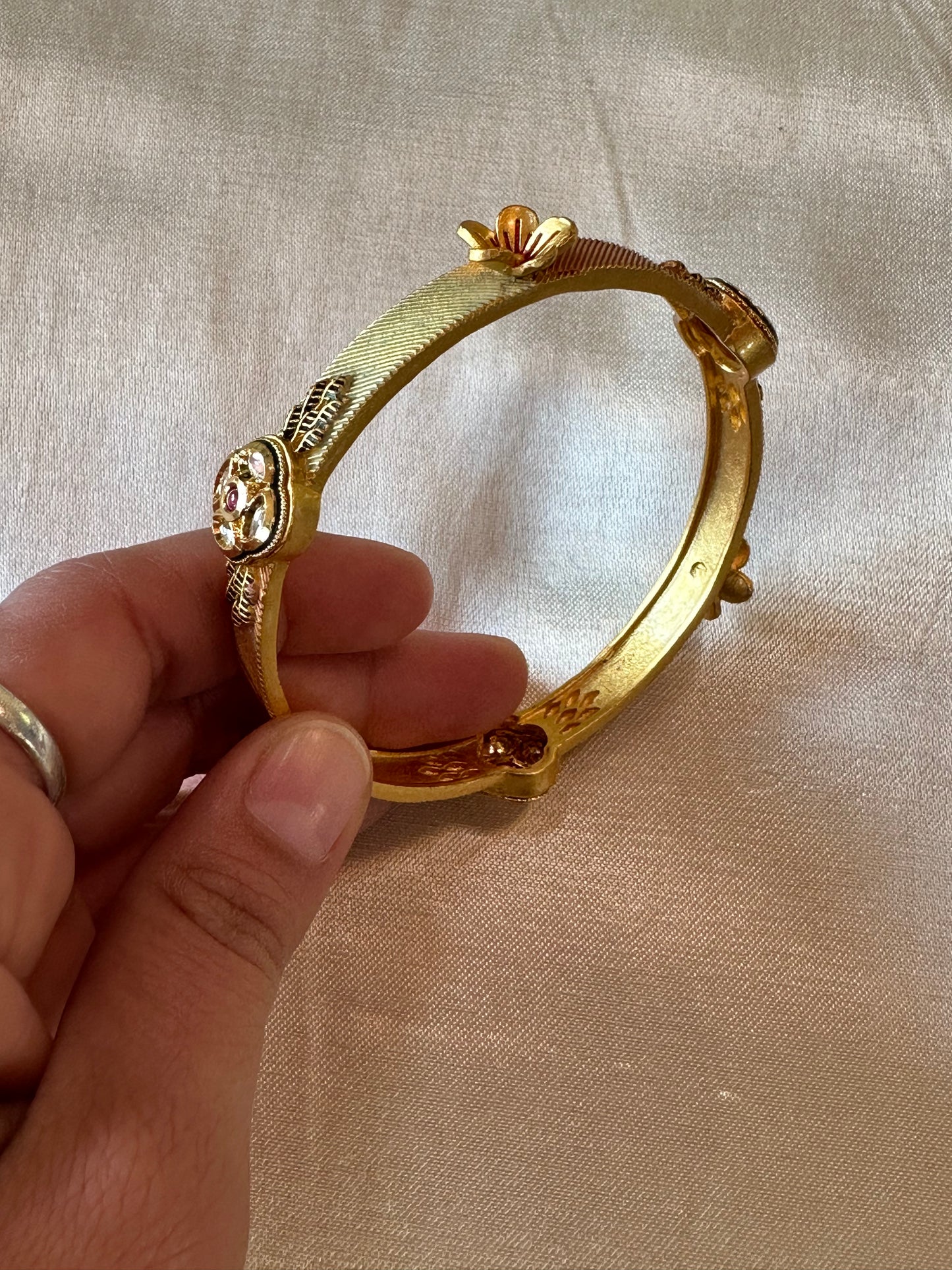 ARADHYA BANGLES