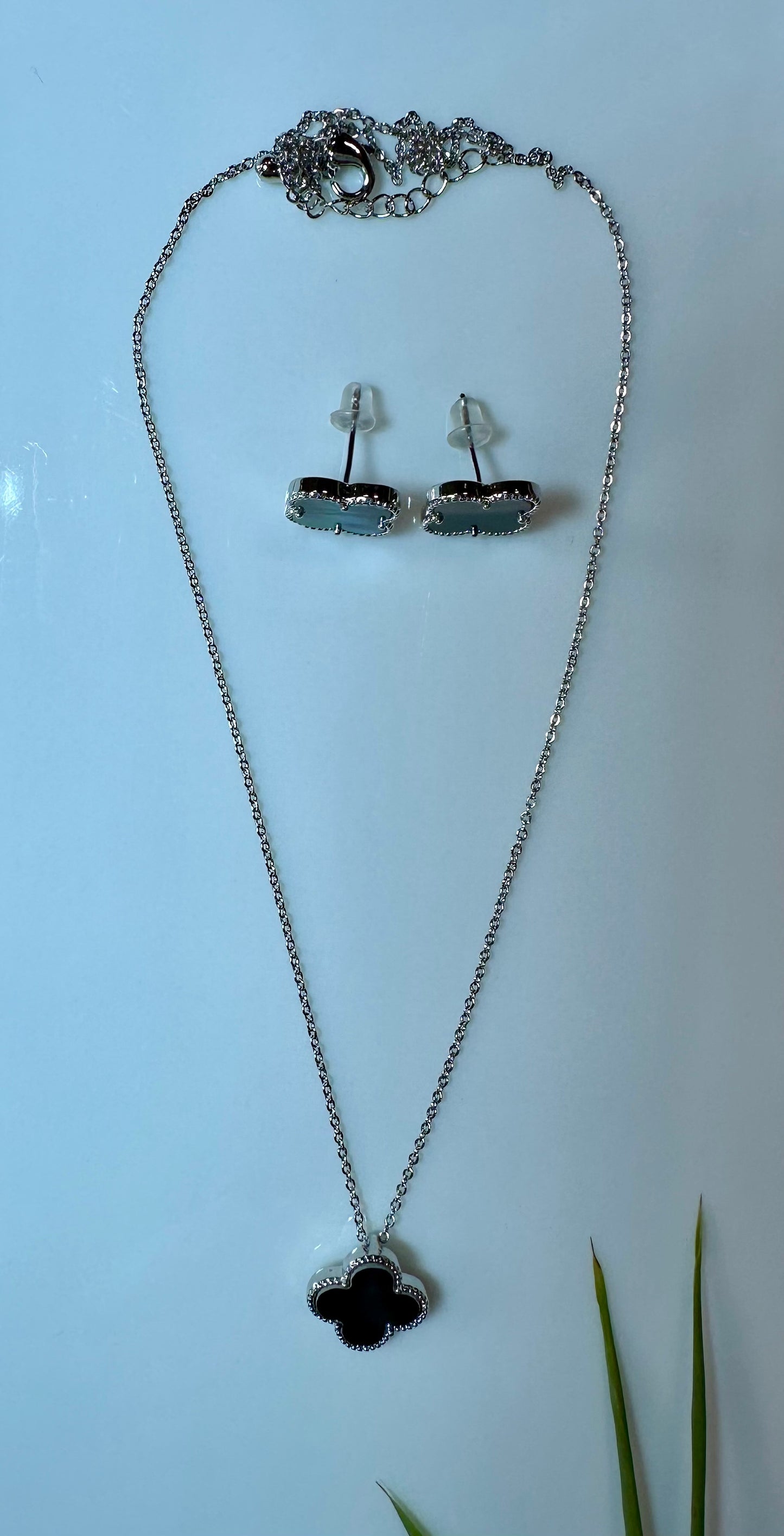 VARNIKA PENDANT SET