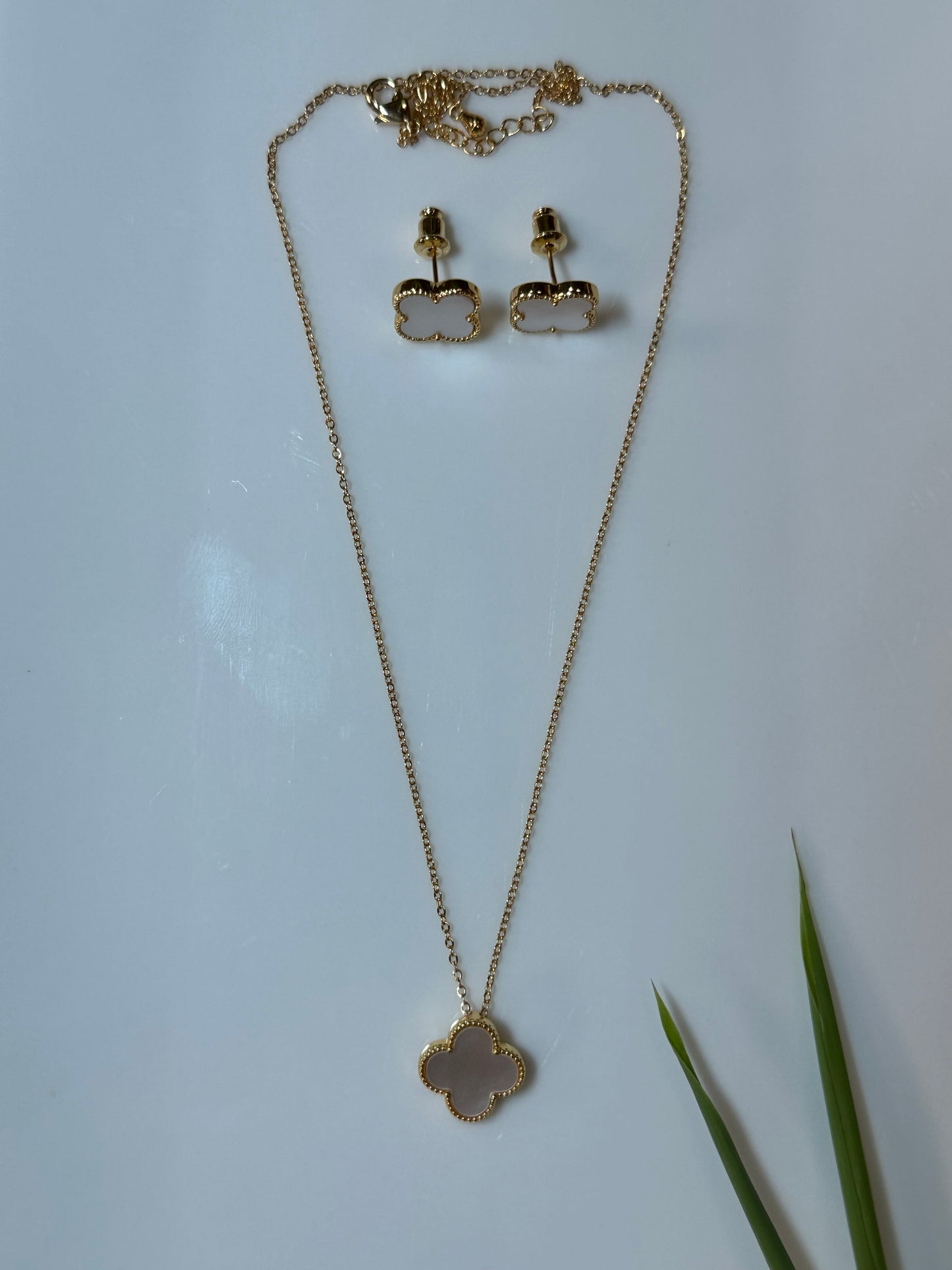 YUGITA PENDANT SET