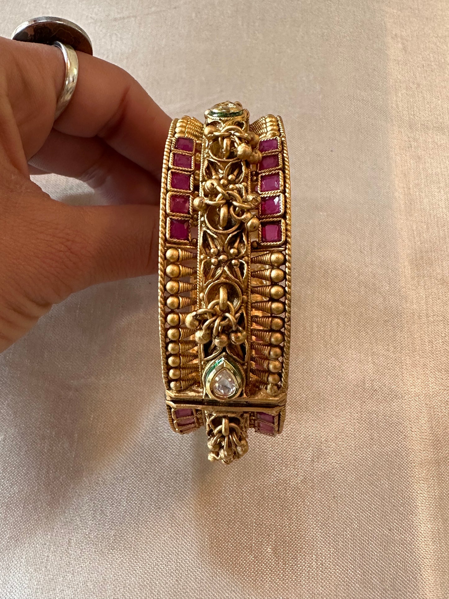 AARNA BANGLES