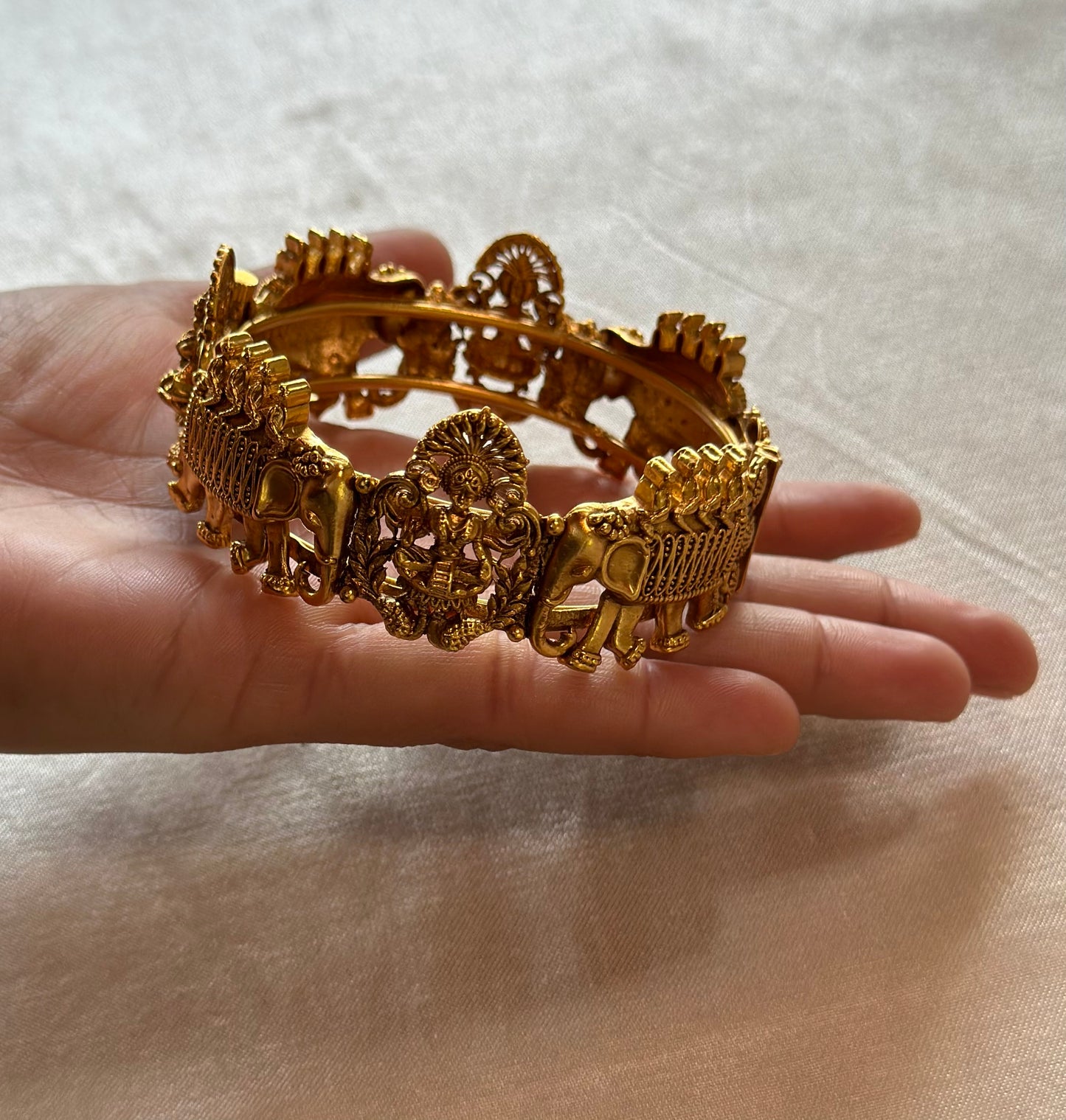 HEMANGI BANGLES