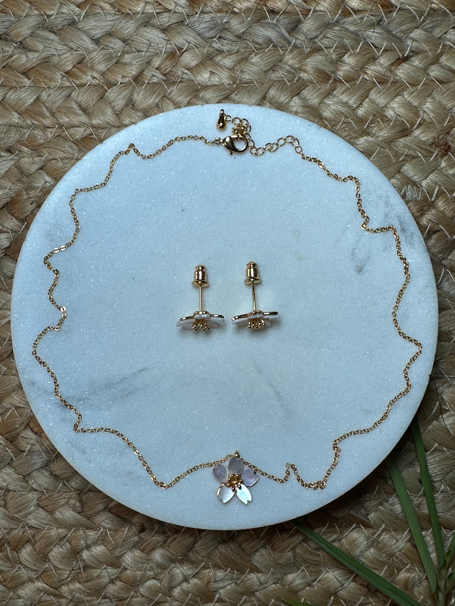 TAARINI PENDANT SET