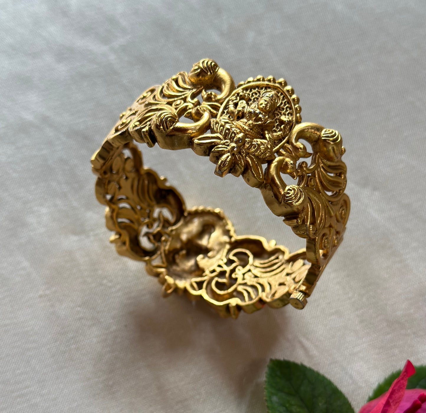 EESHA BANGLES