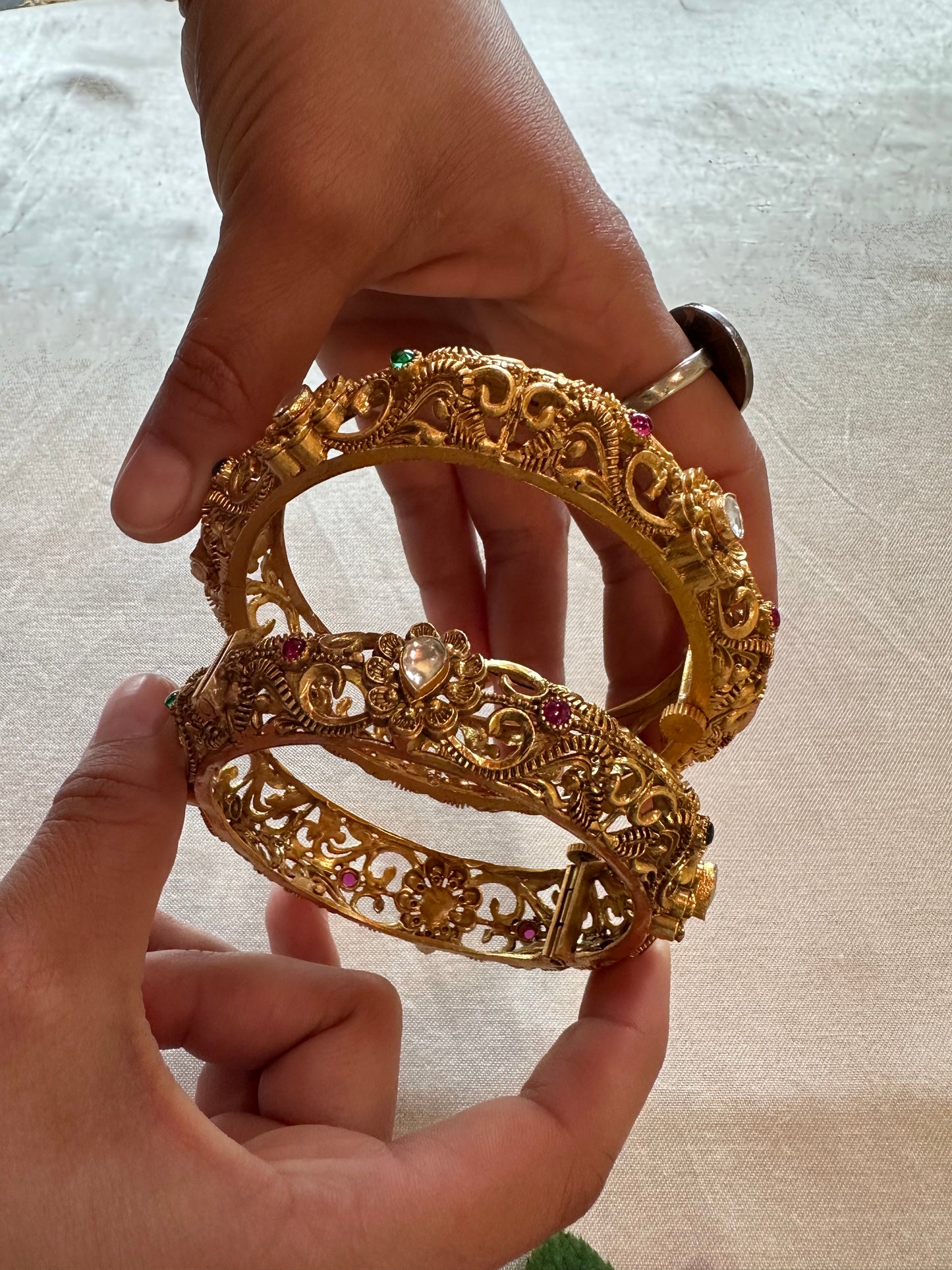ISHITA BANGLES