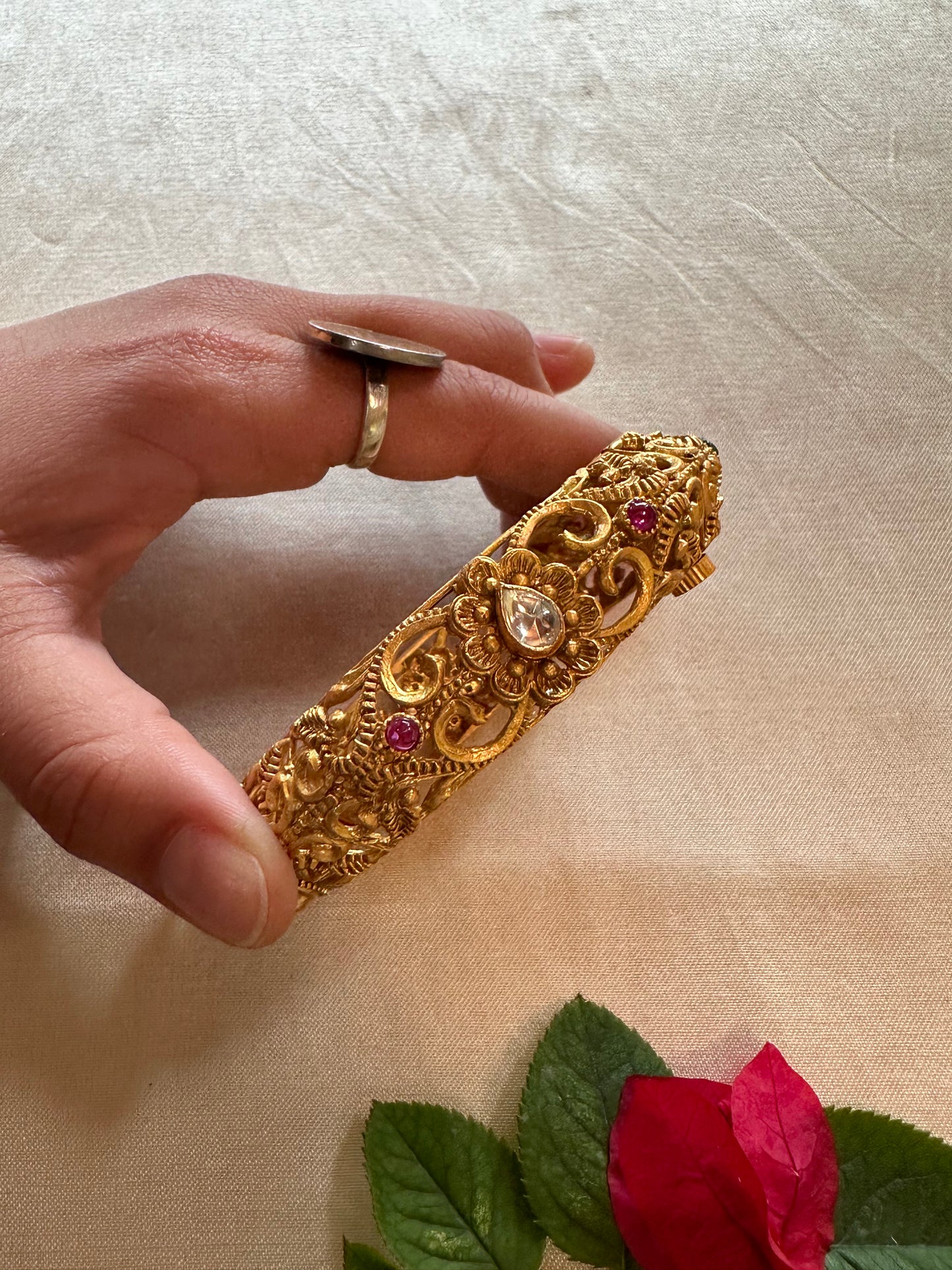 ISHITA BANGLES