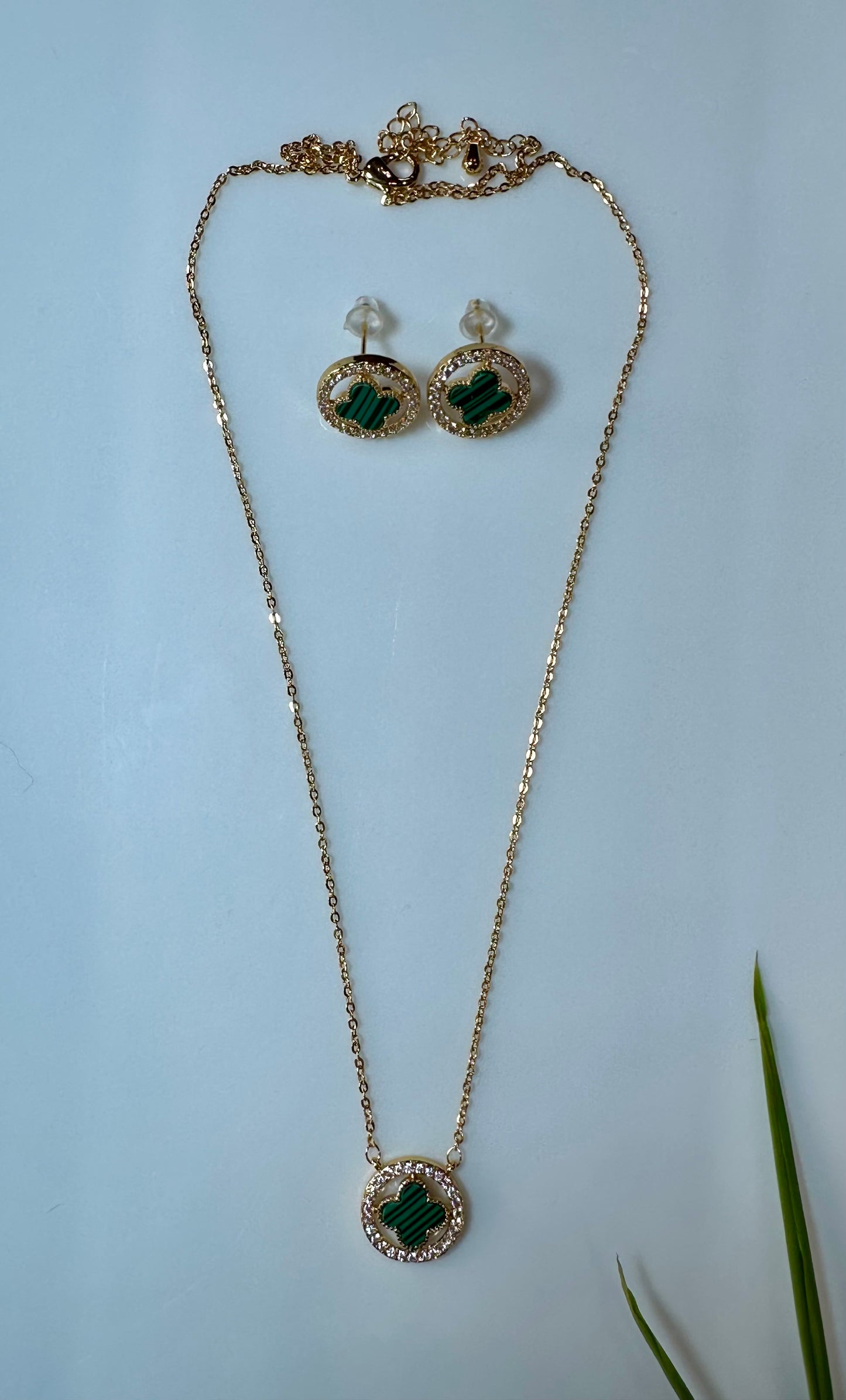 TANUJA PENDANT SET