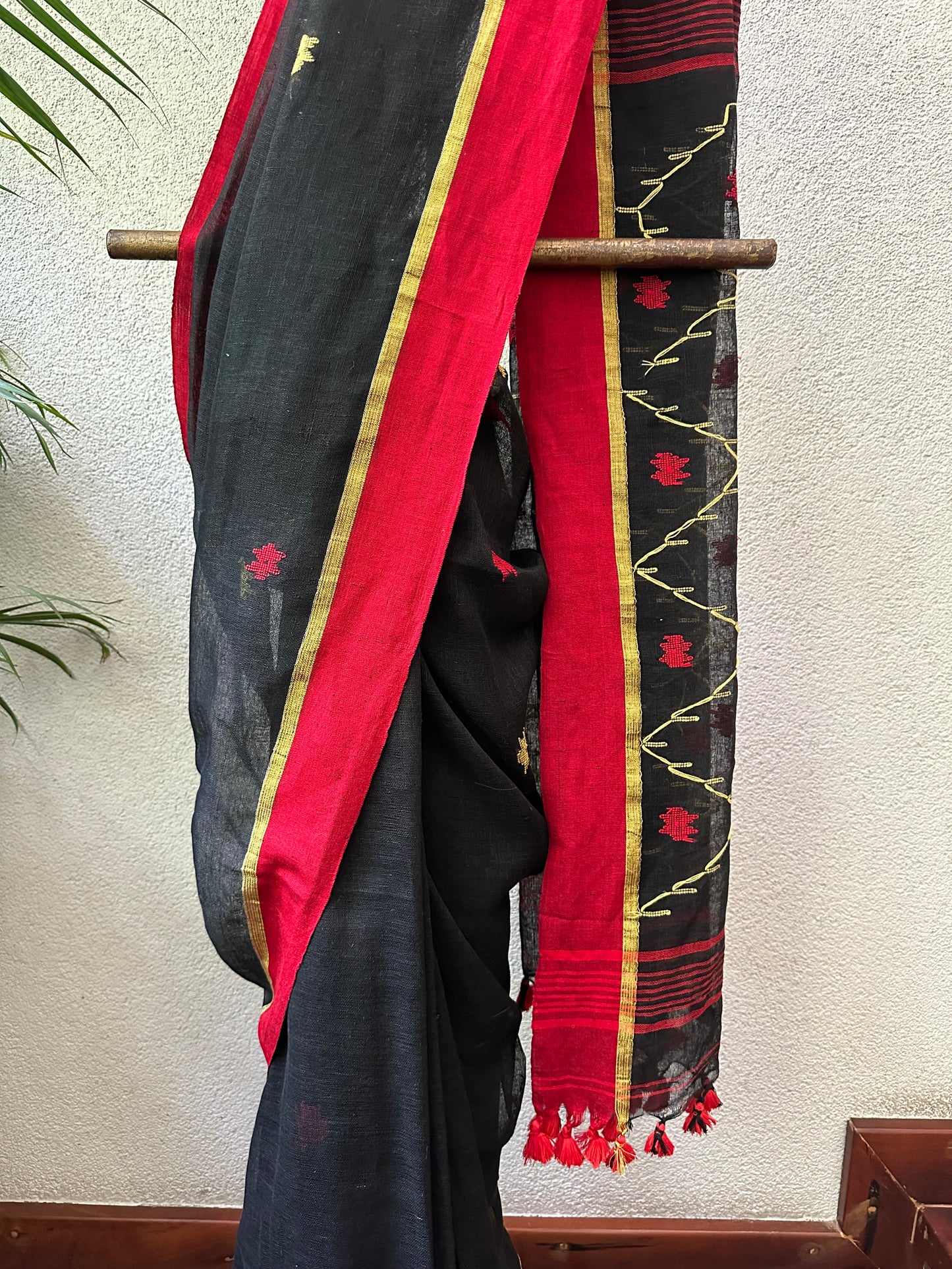 PARO 1  LINEN  SARI