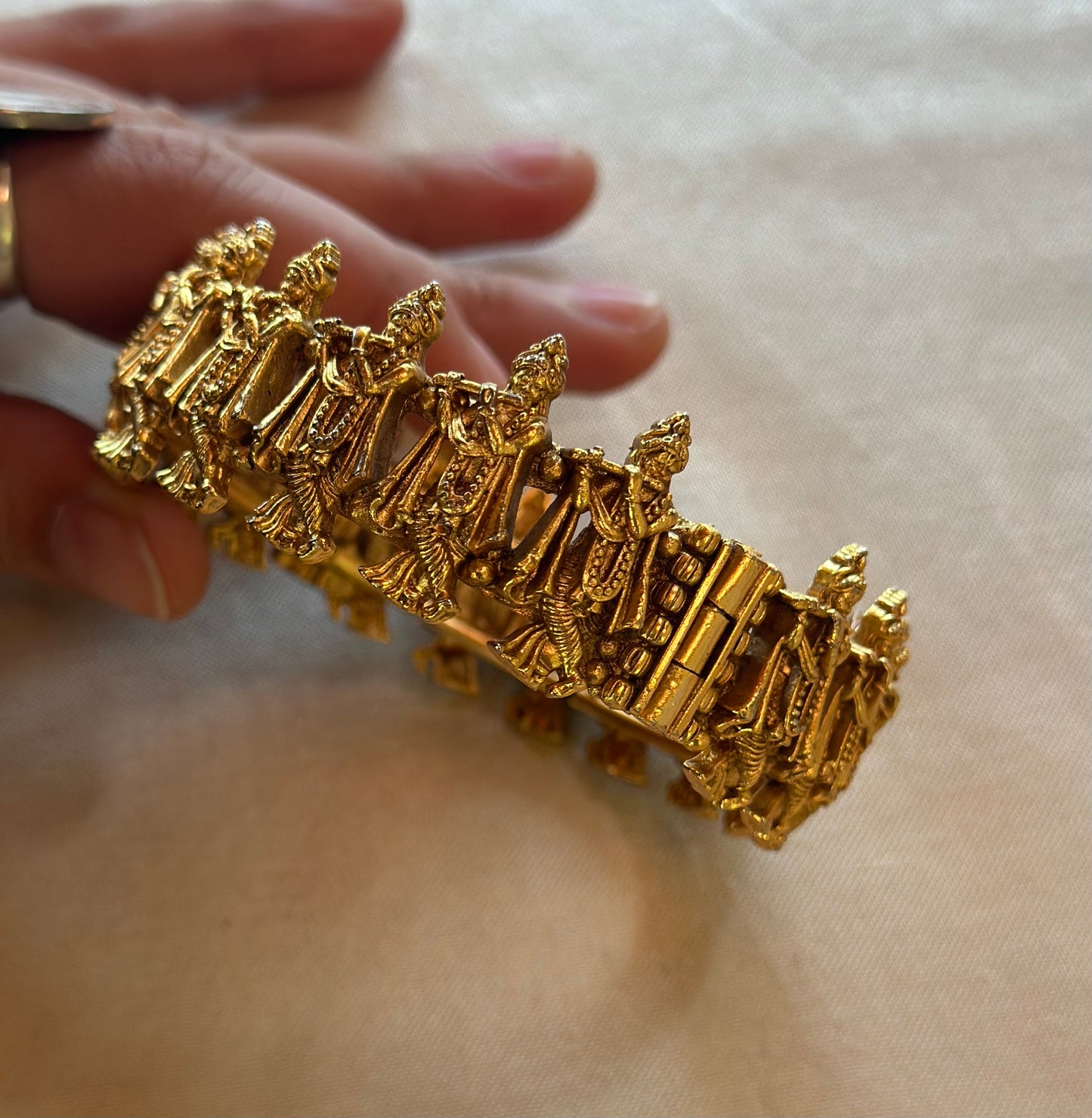 RUHI BANGLES