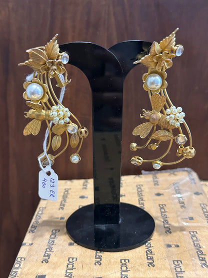 DISPLAY EARRING