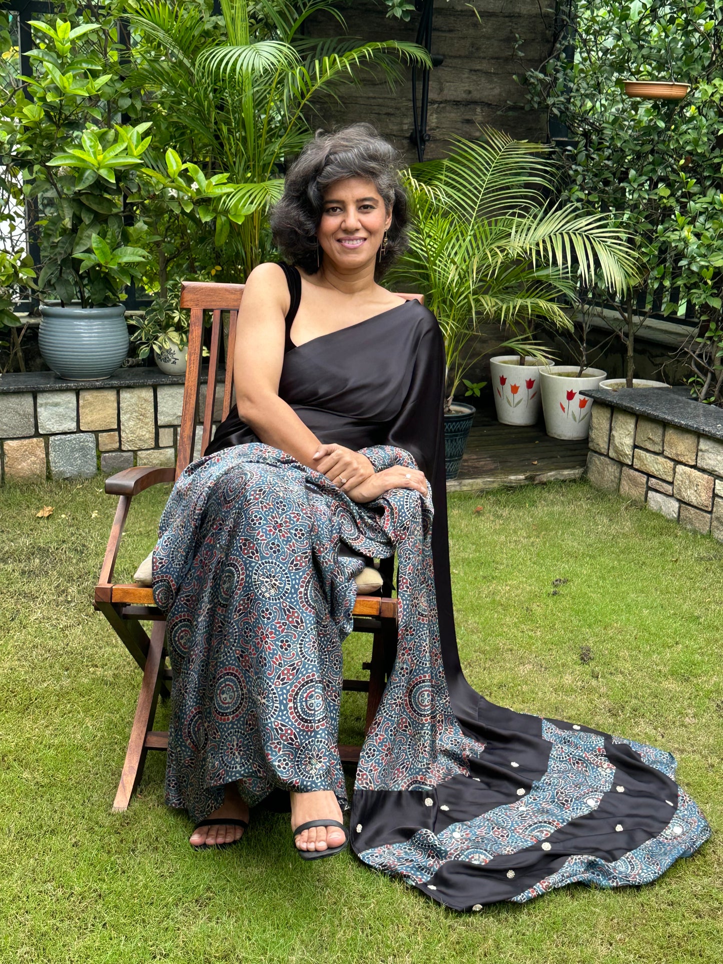 SHALINI  MODAL  SARI